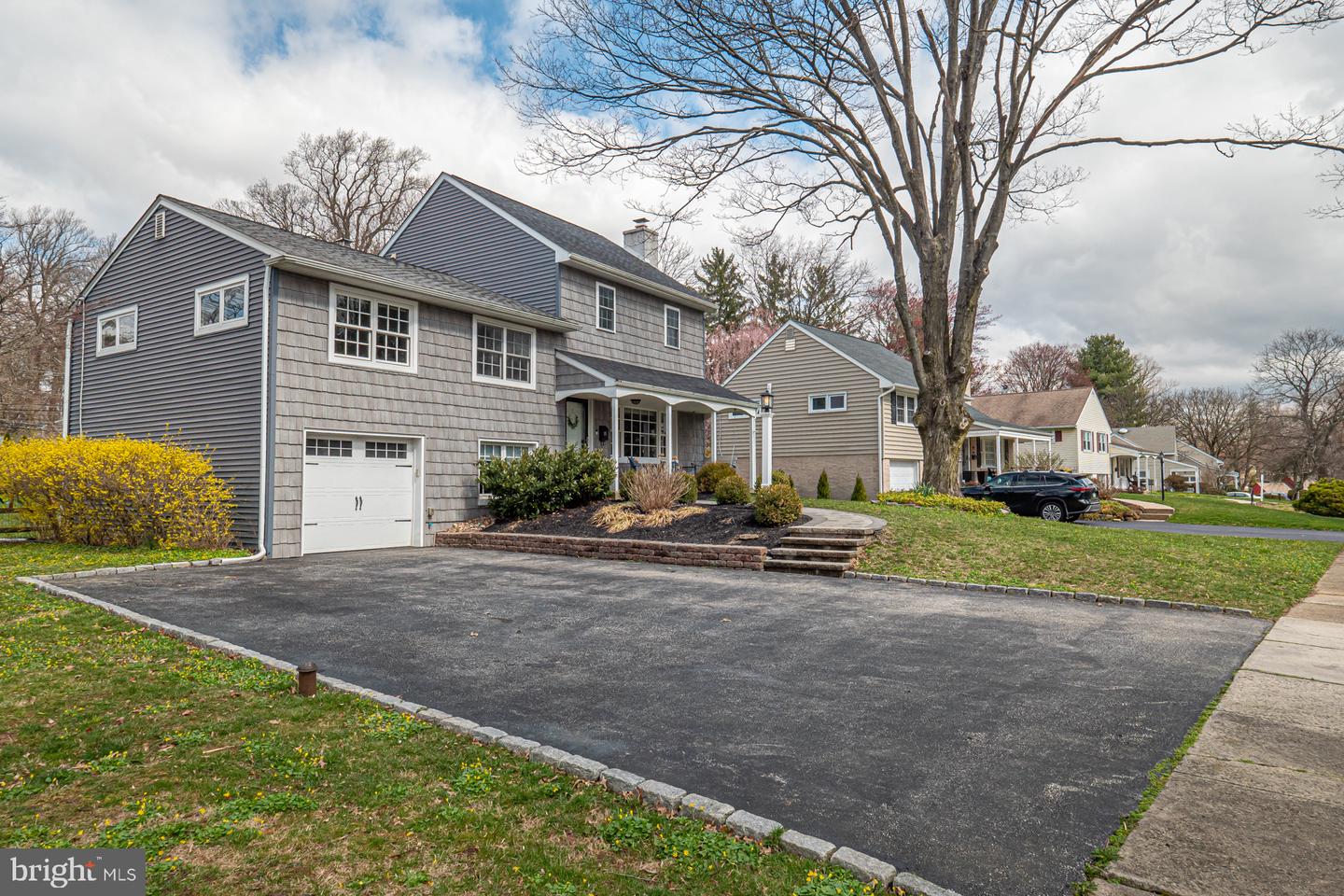 10 Queens Ave