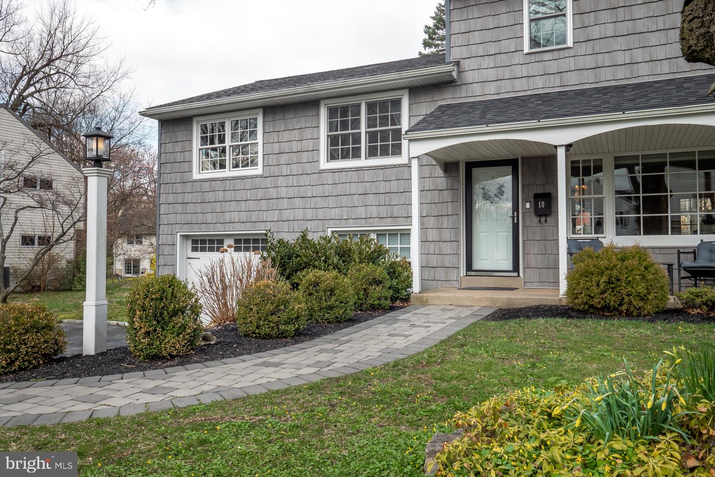10 Queens Ave