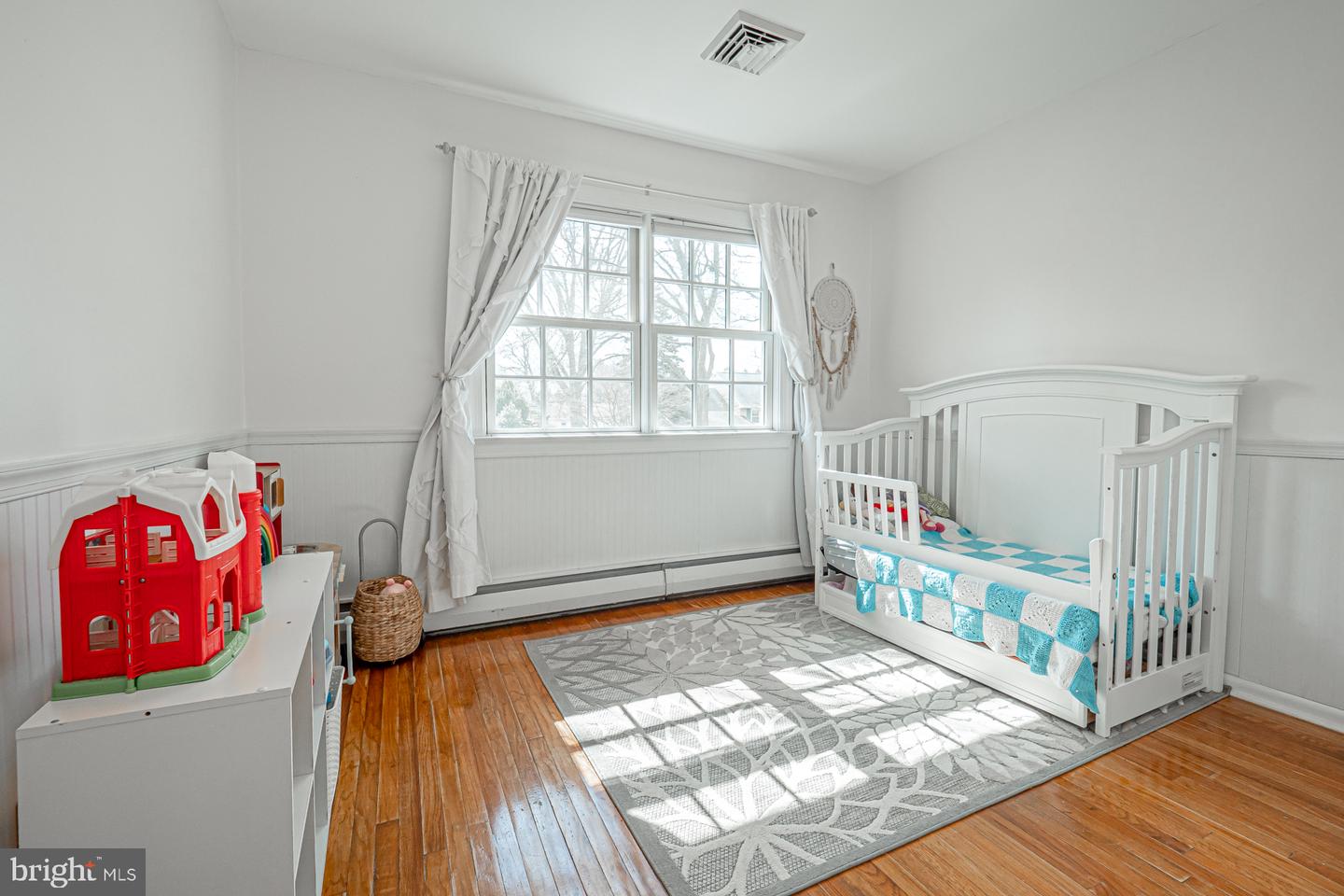 10 Queens Ave
