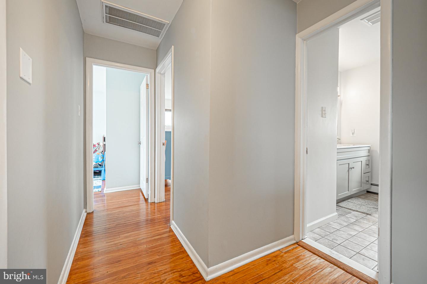 10 Queens Ave