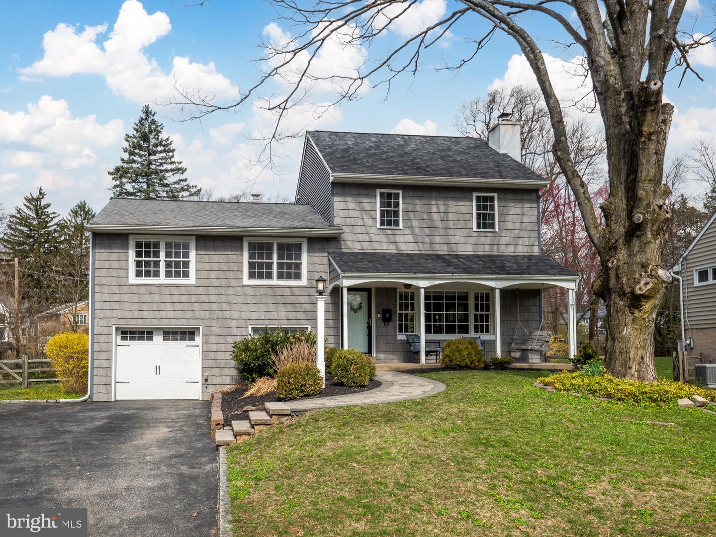 10 Queens Ave