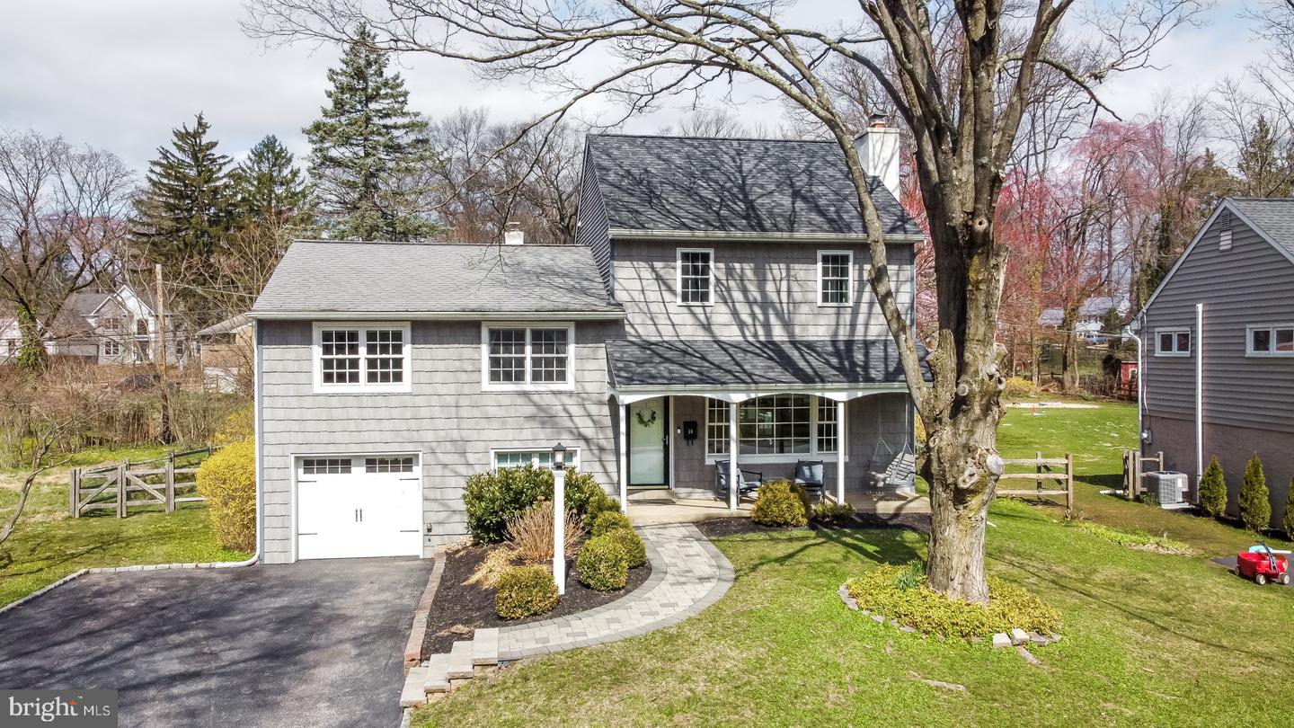 10 Queens Ave