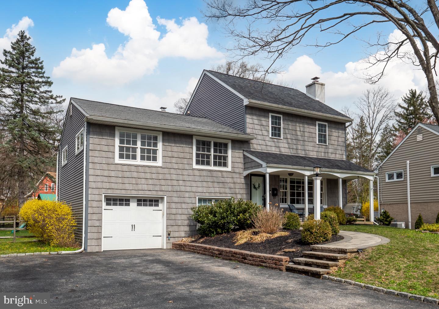 10 Queens Ave