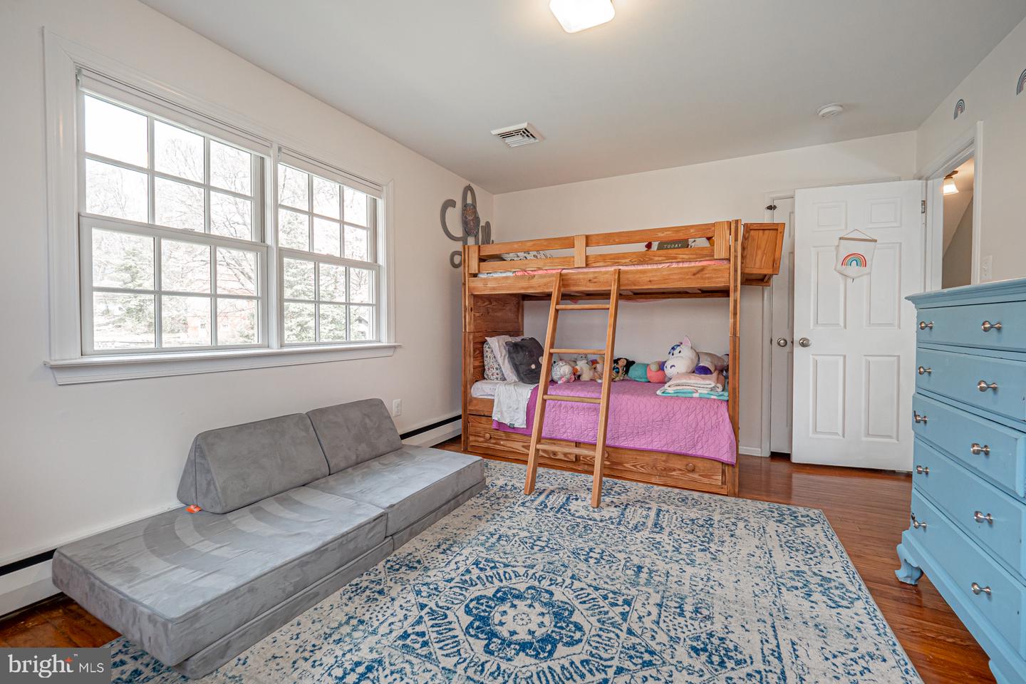 10 Queens Ave