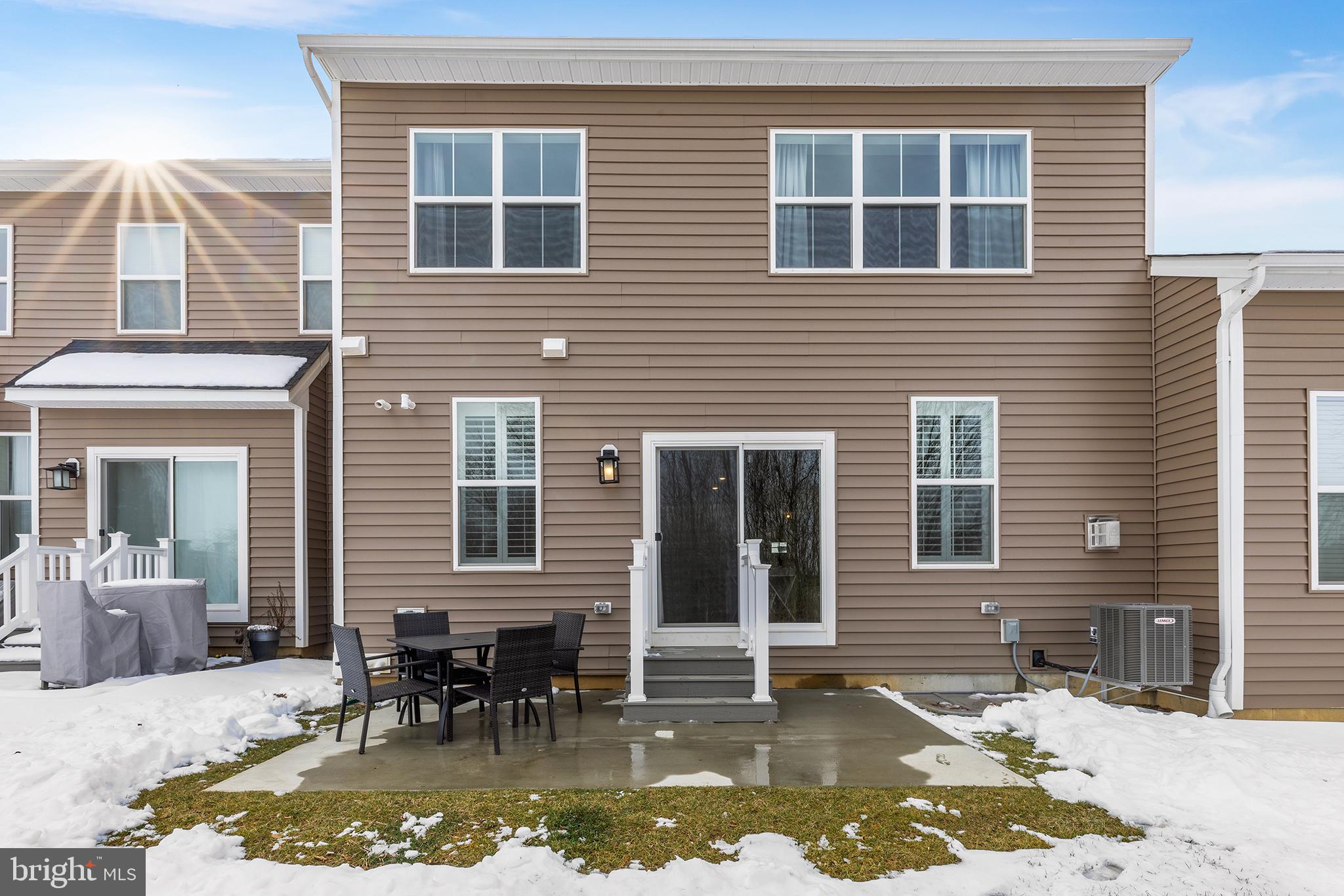84 Ladbroke Dr