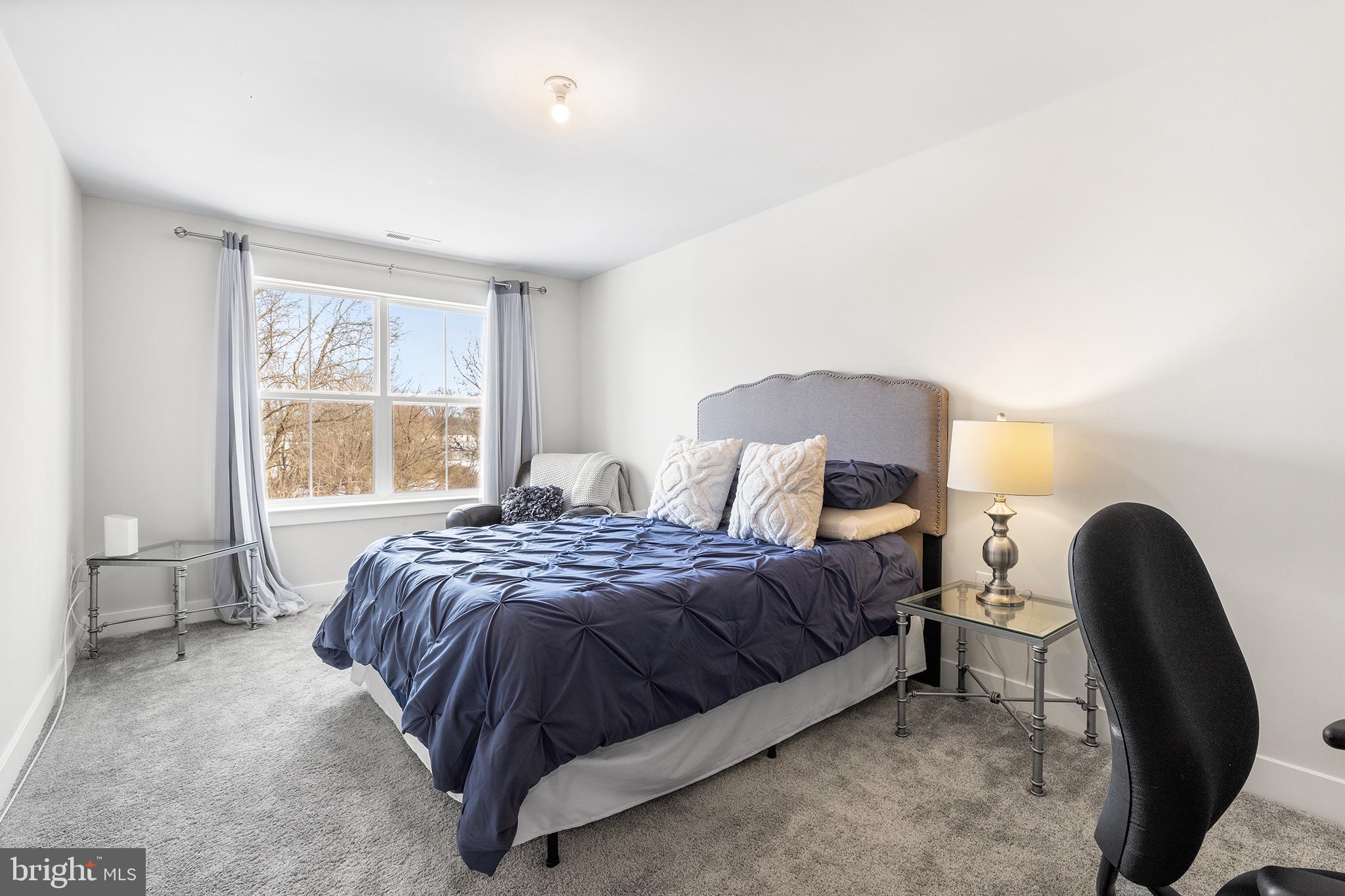 84 Ladbroke Dr