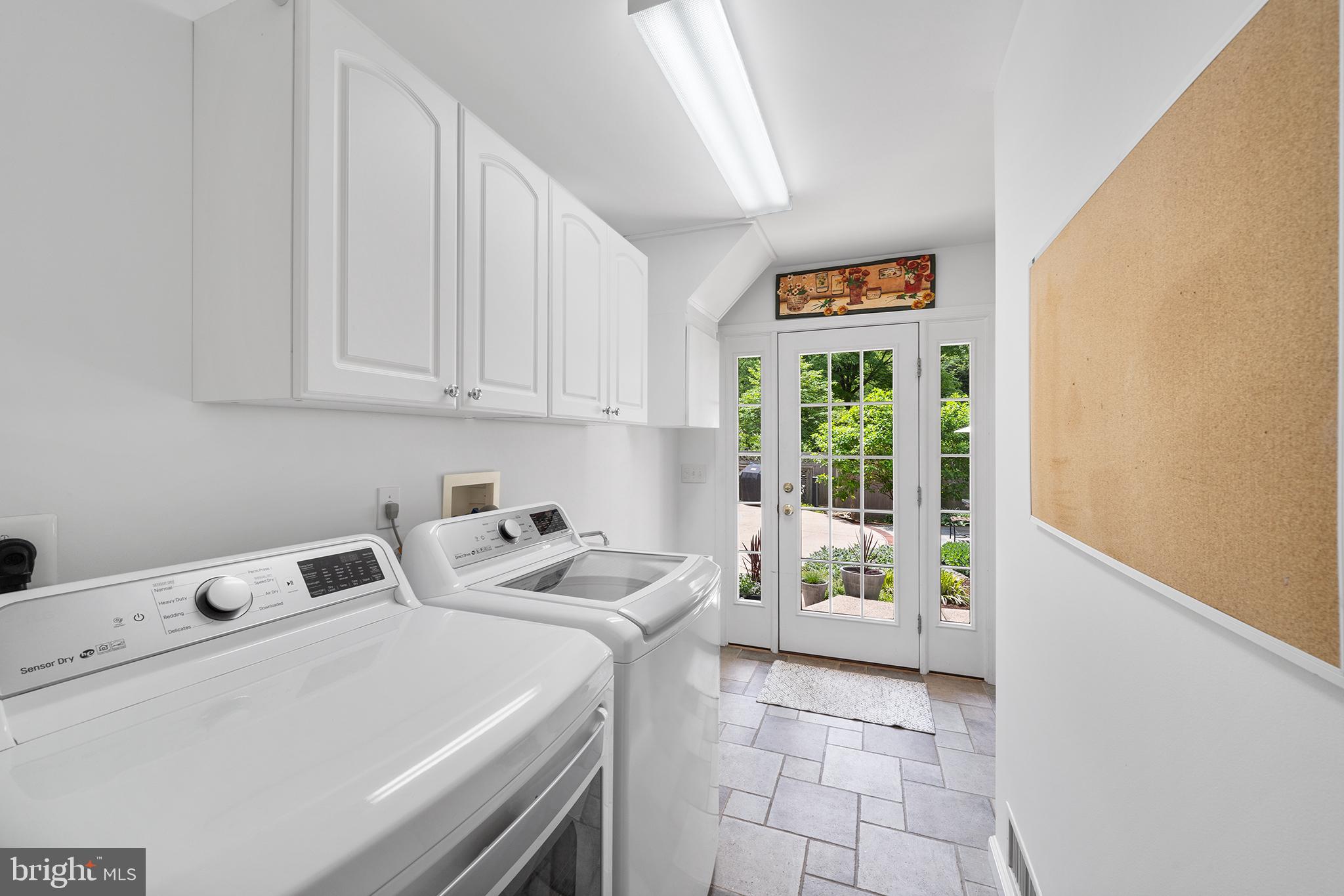 2 Fairhill Cir