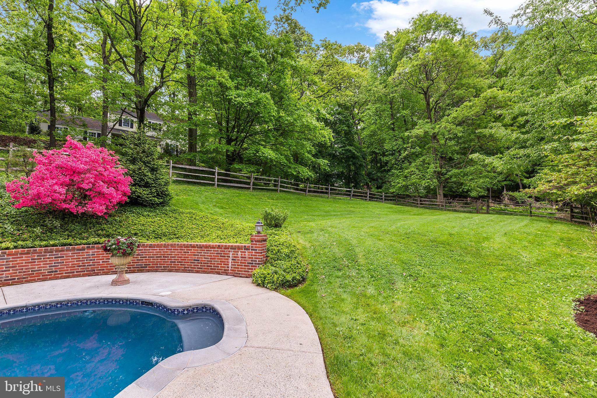 2 Fairhill Cir