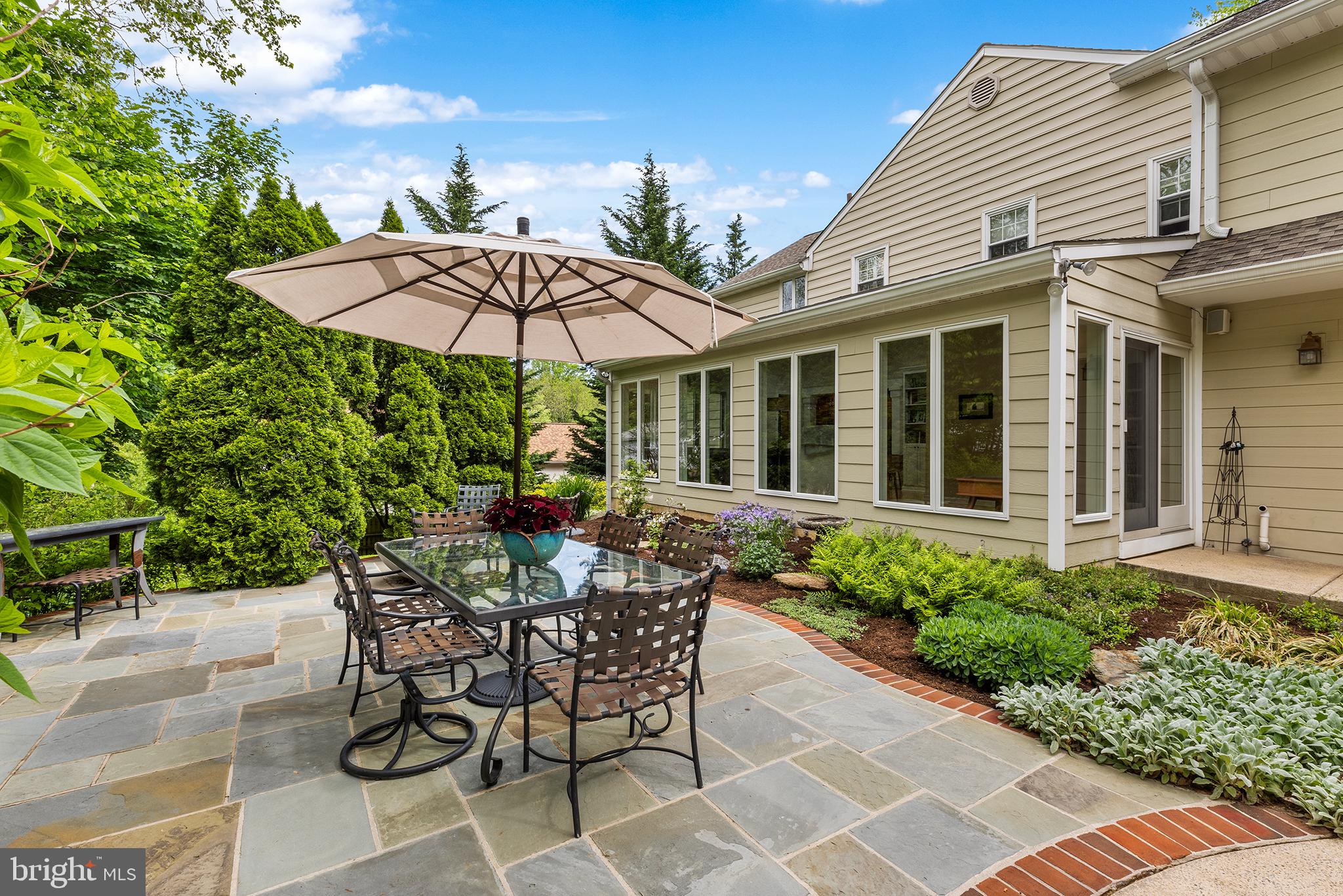 2 Fairhill Cir