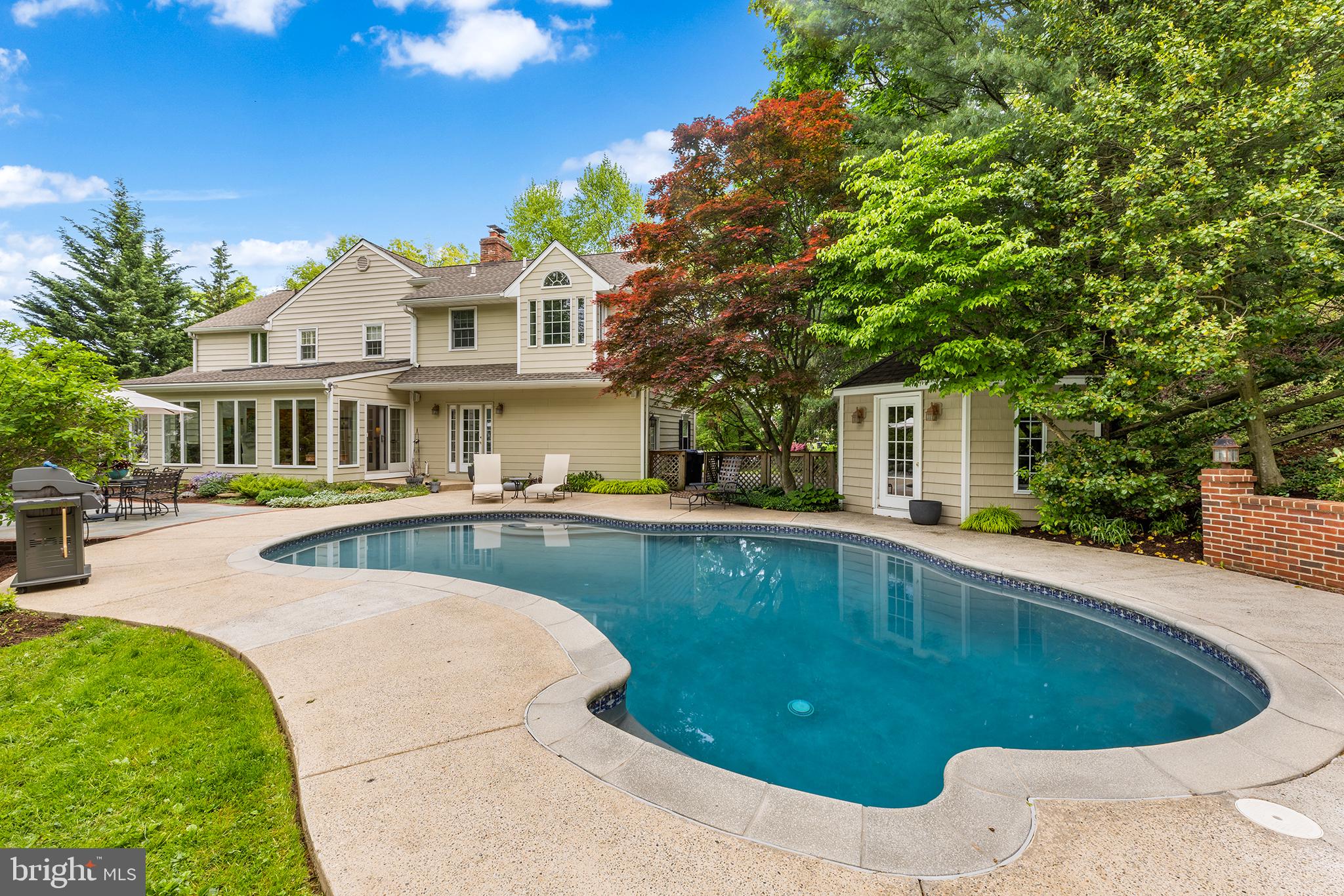 2 Fairhill Cir