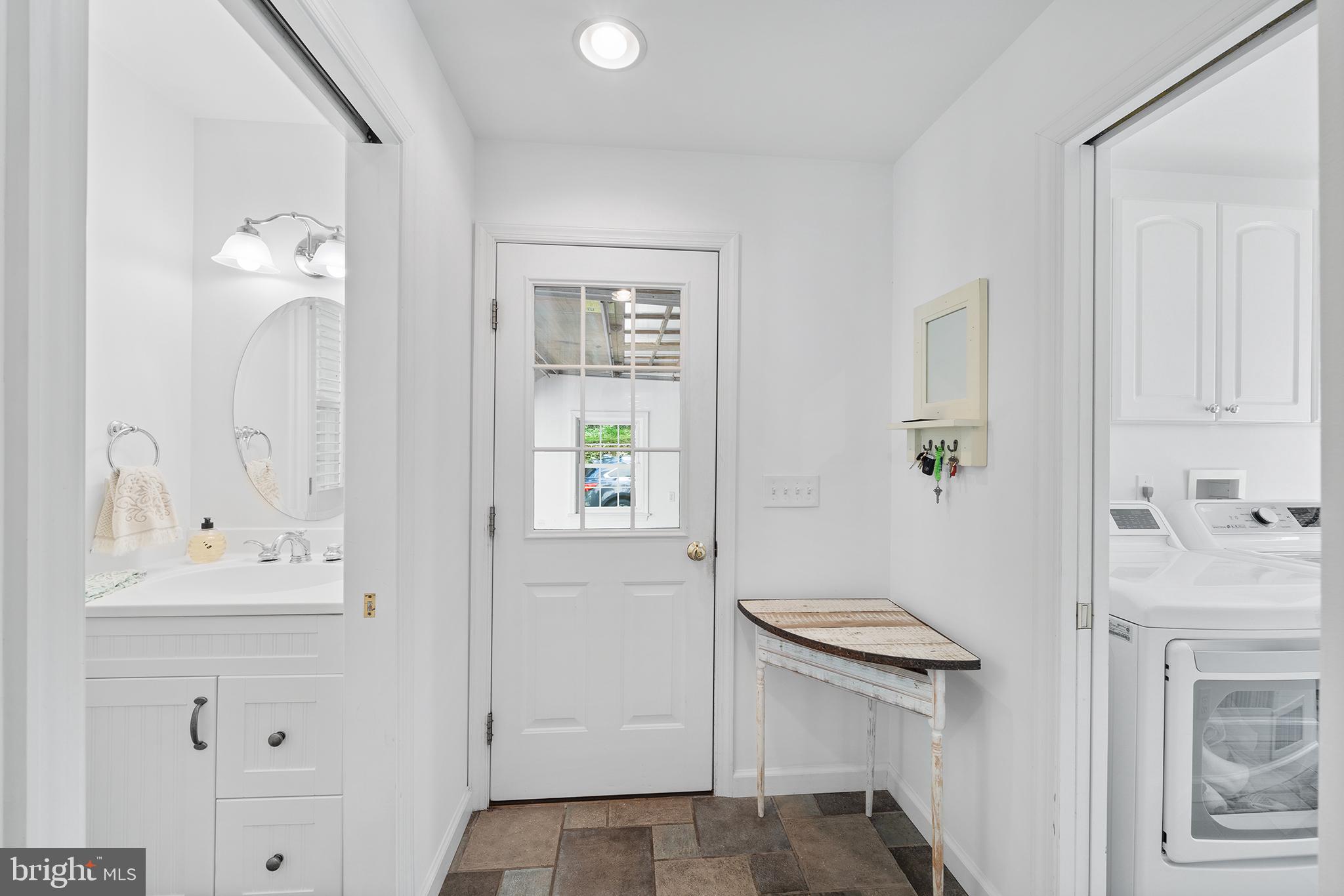 2 Fairhill Cir