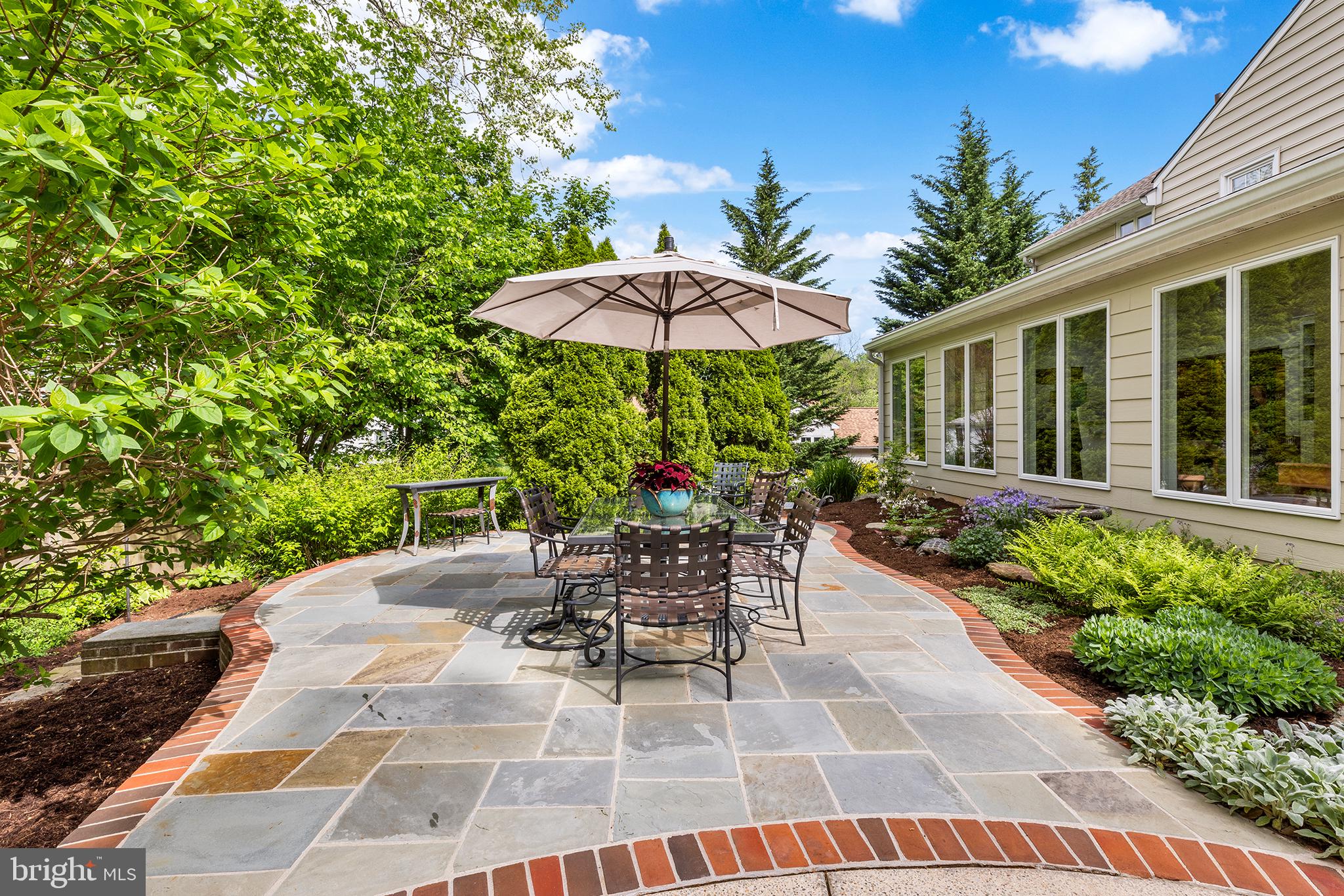 2 Fairhill Cir