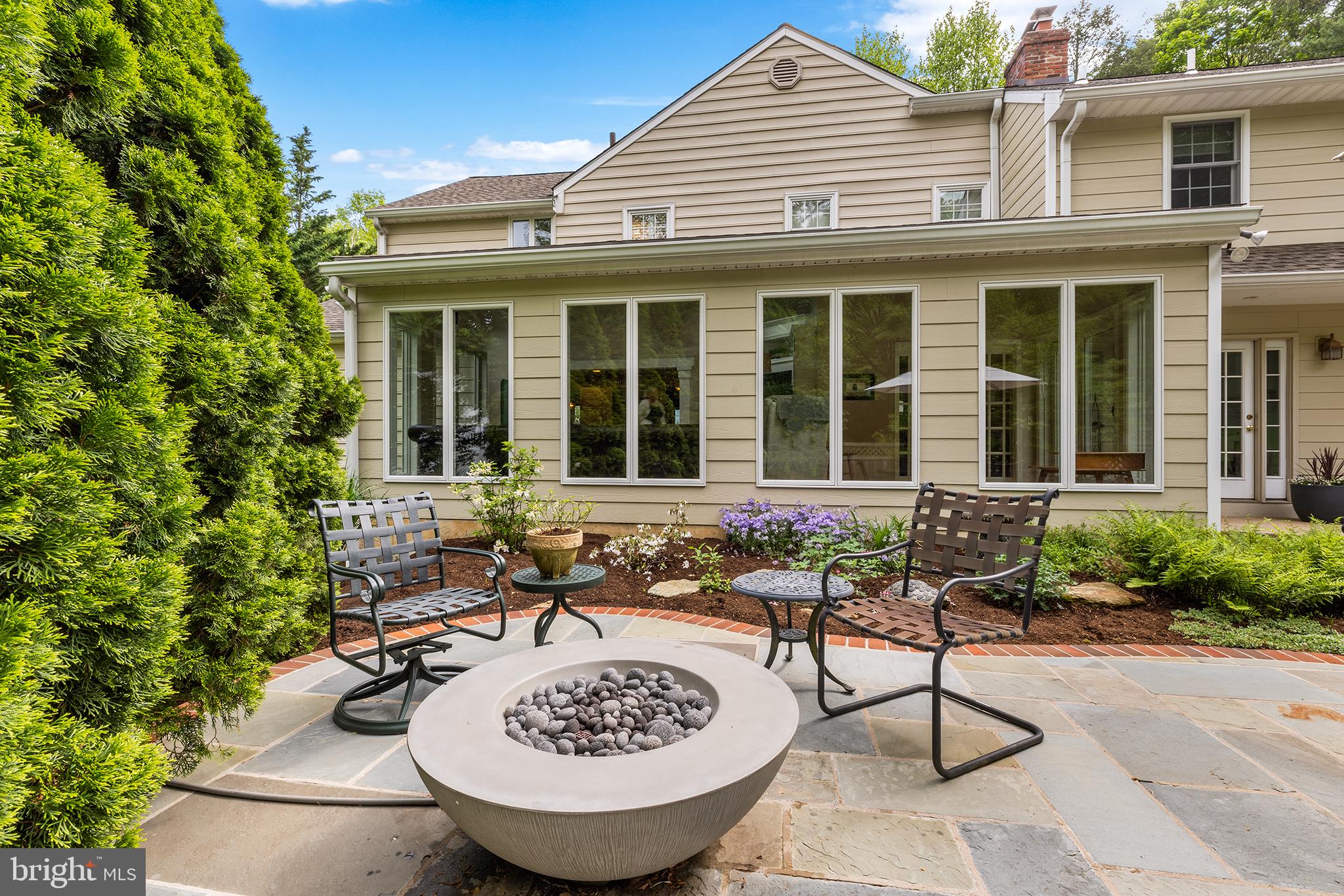 2 Fairhill Cir