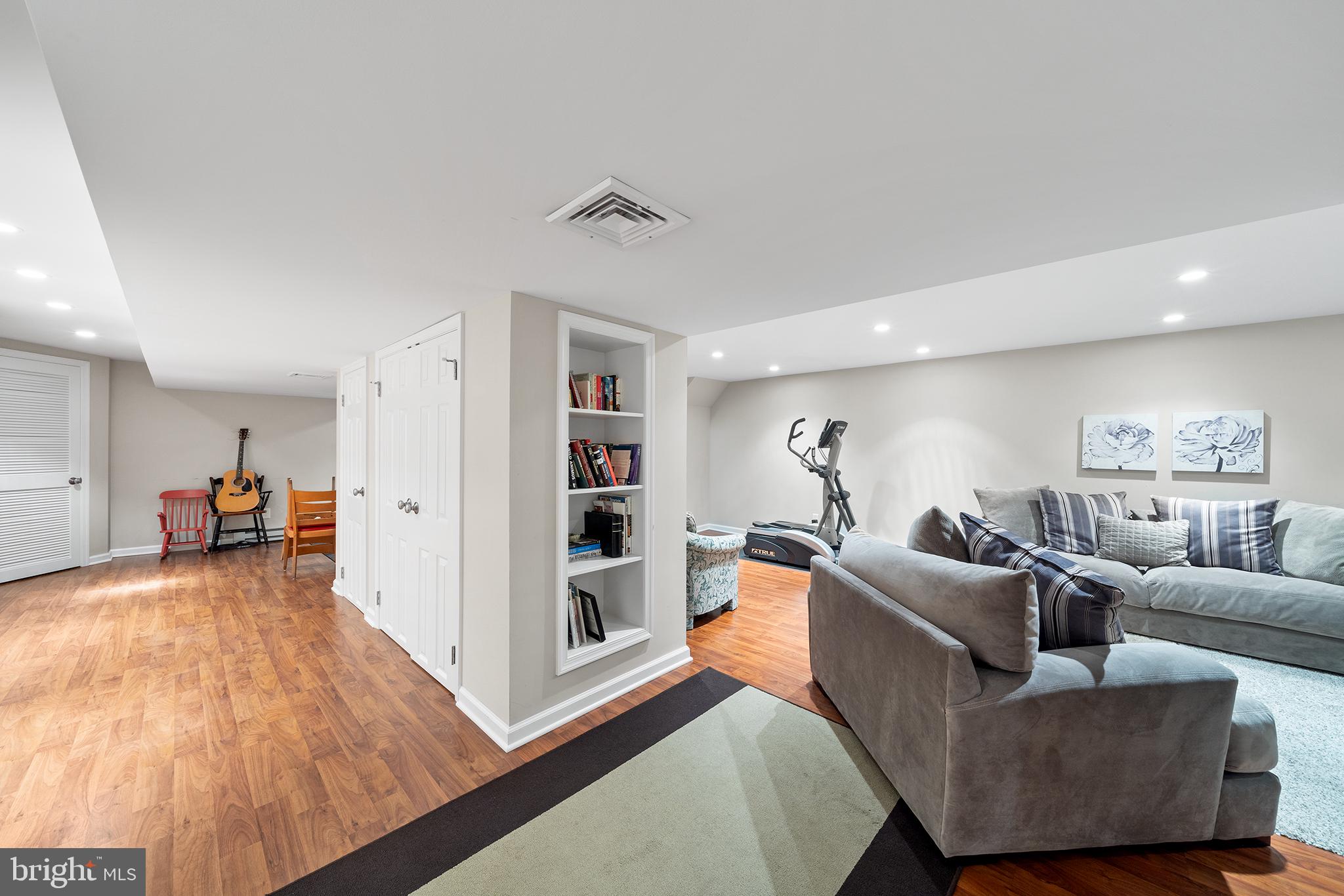 2 Fairhill Cir