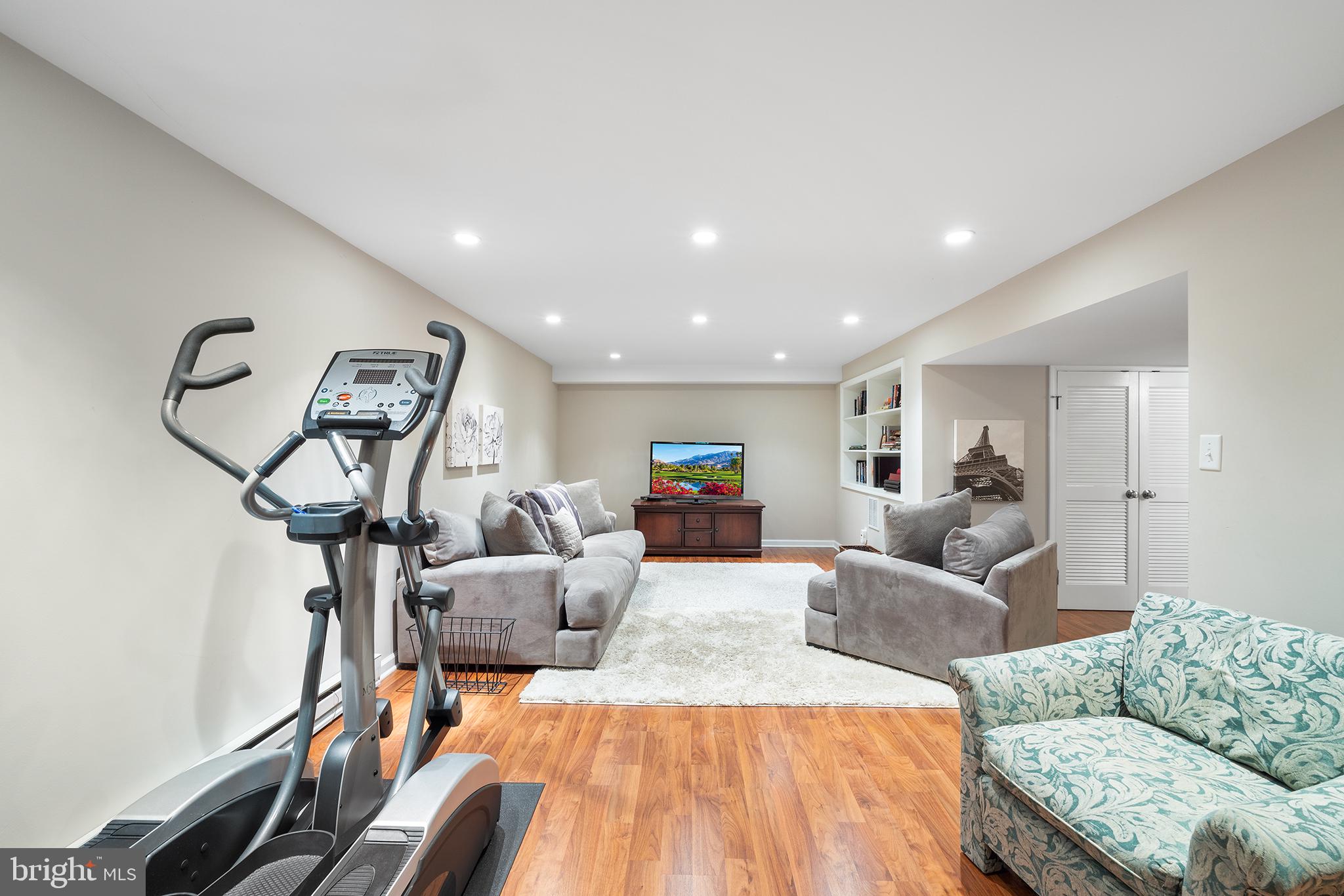 2 Fairhill Cir