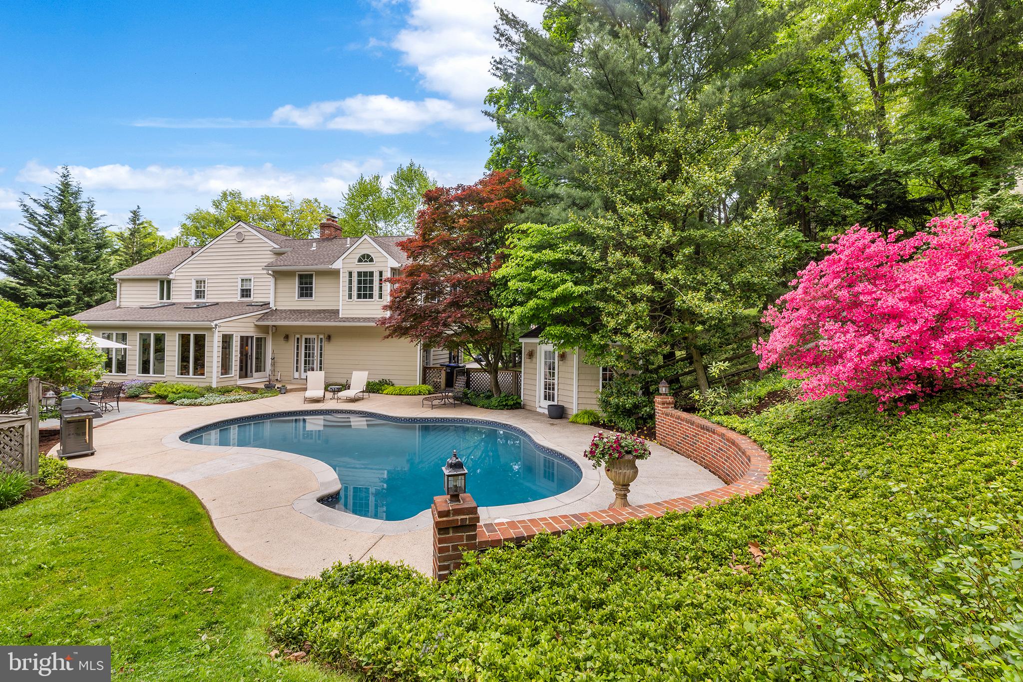2 Fairhill Cir