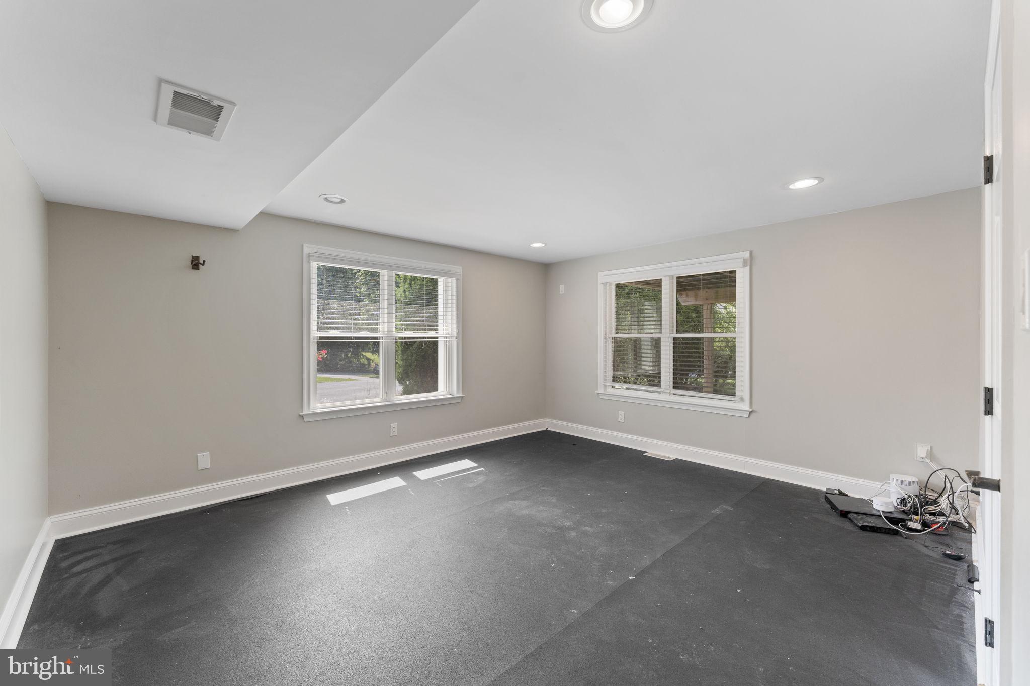 1 Rosewood Cir