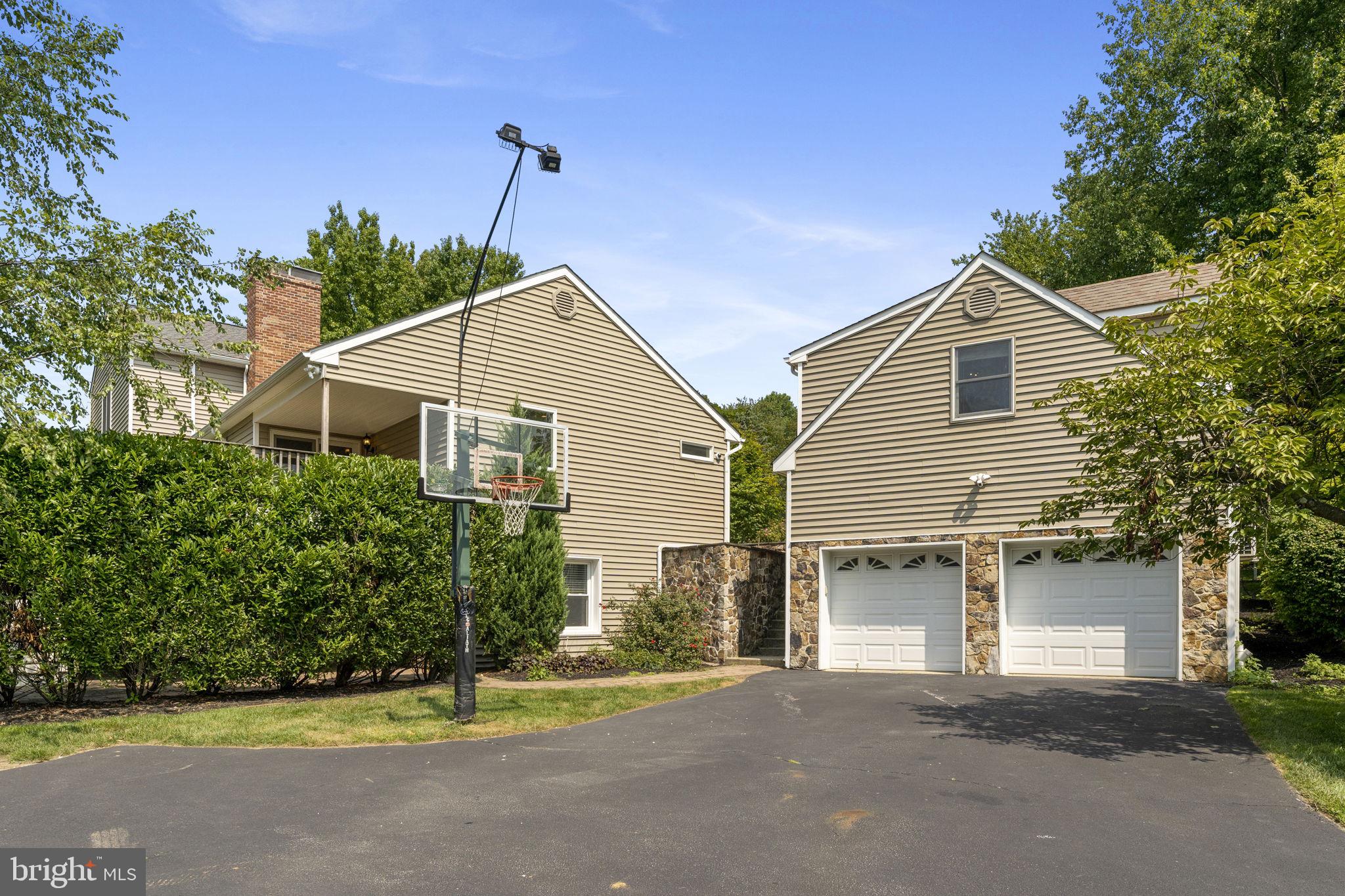 1 Rosewood Cir