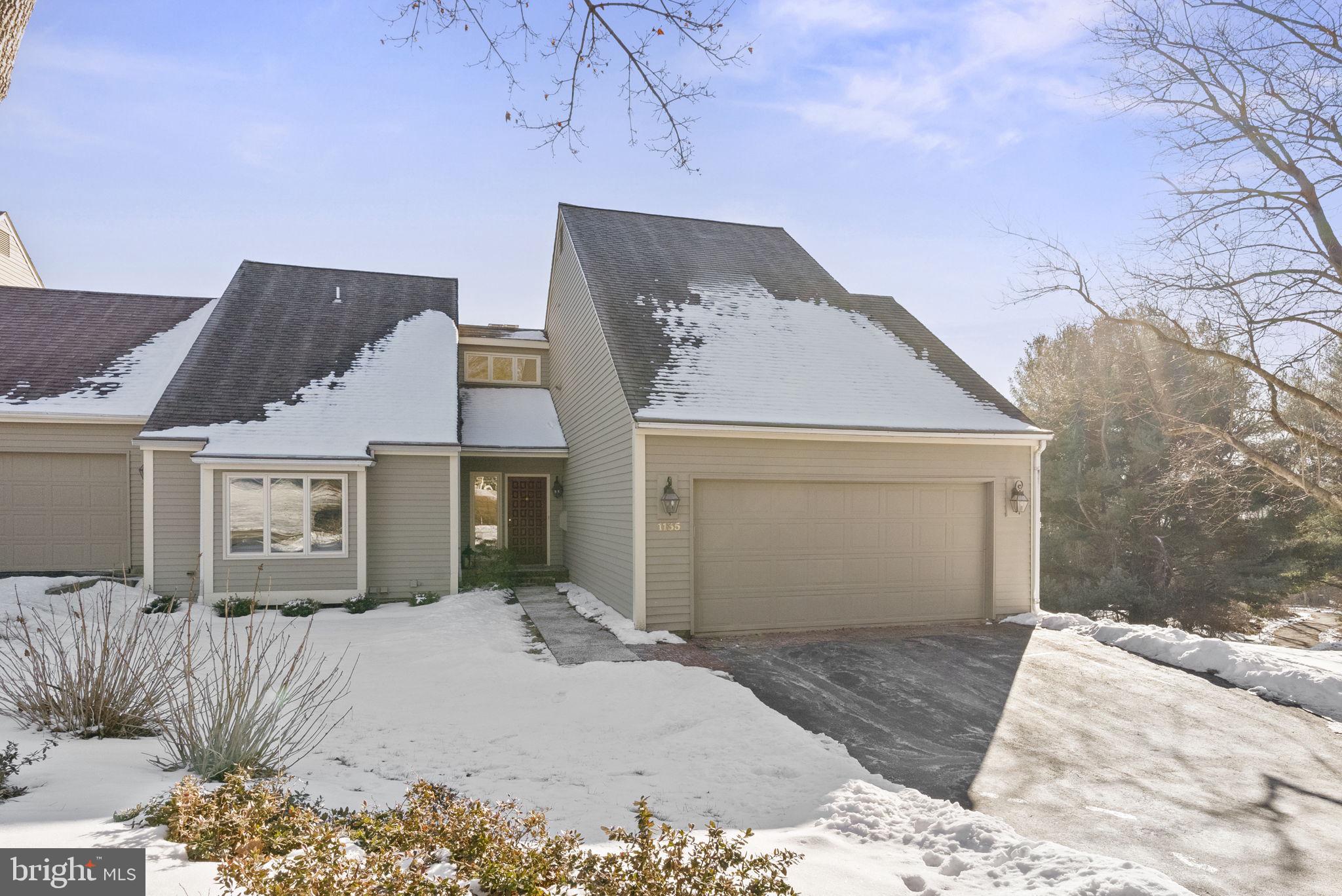 1135 Mews Ln