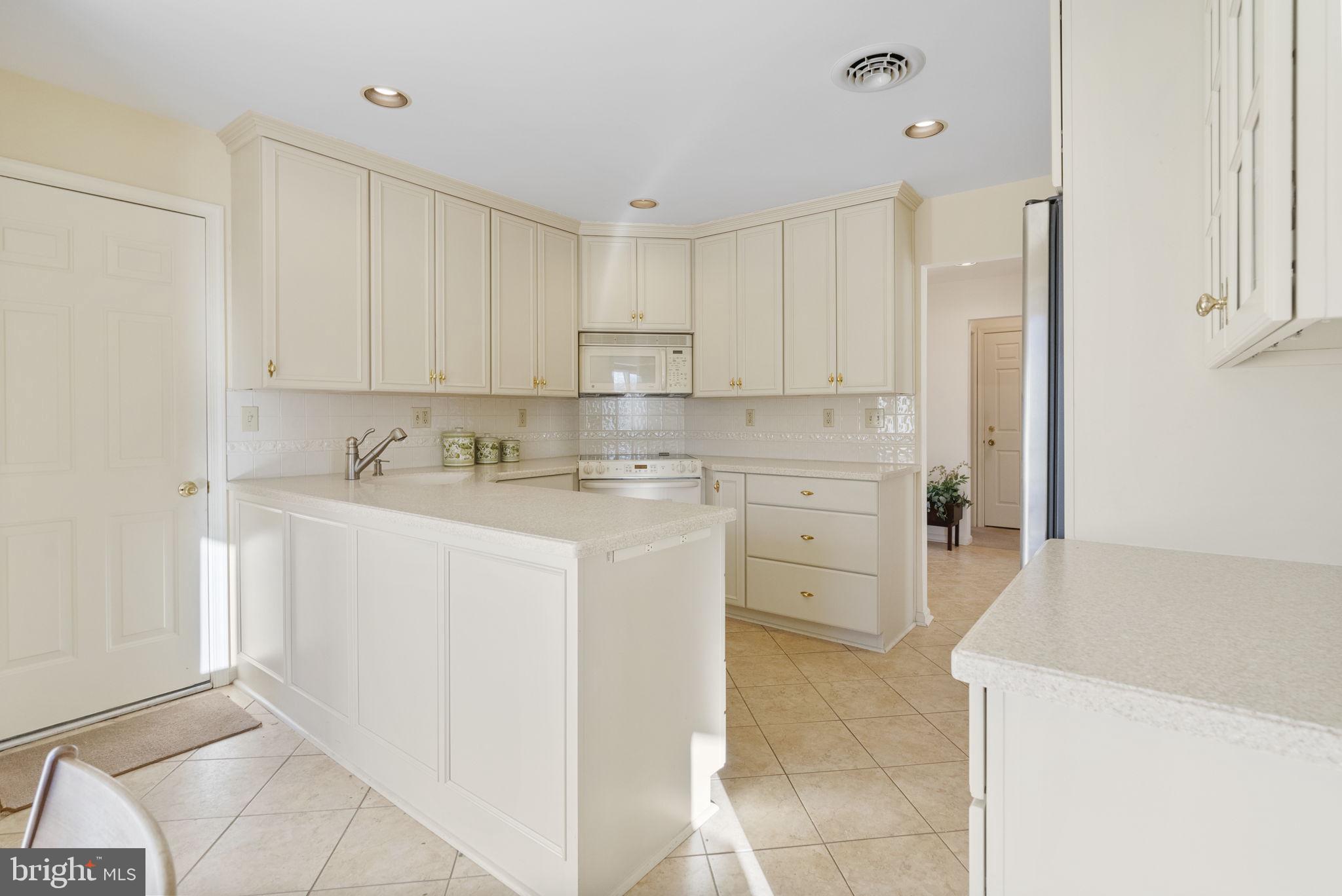 1135 Mews Ln