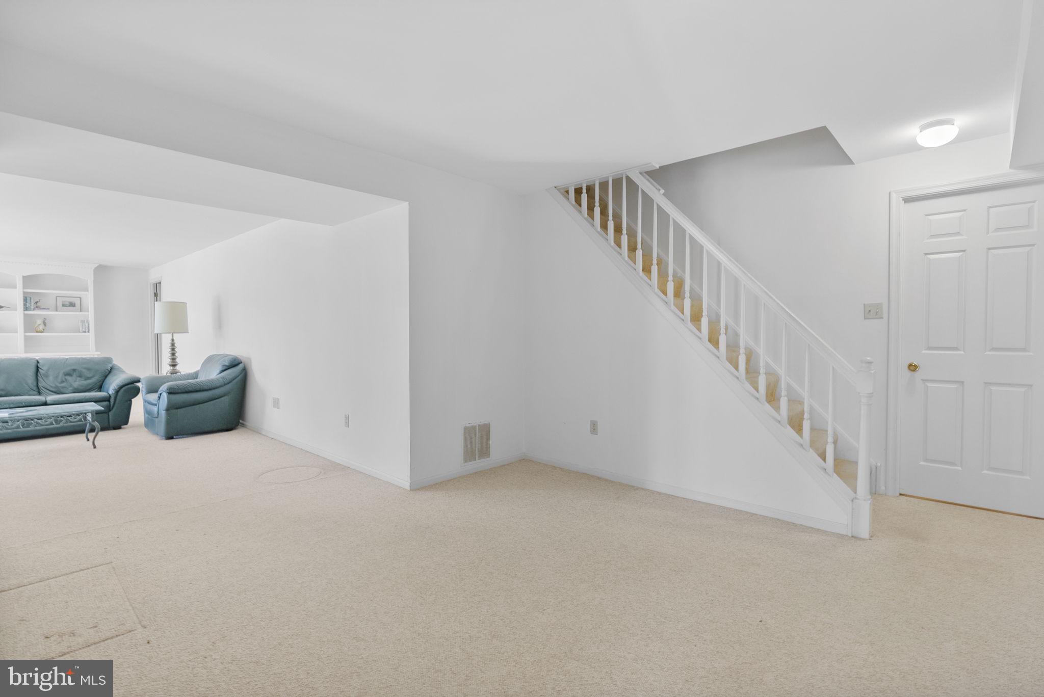 1135 Mews Ln