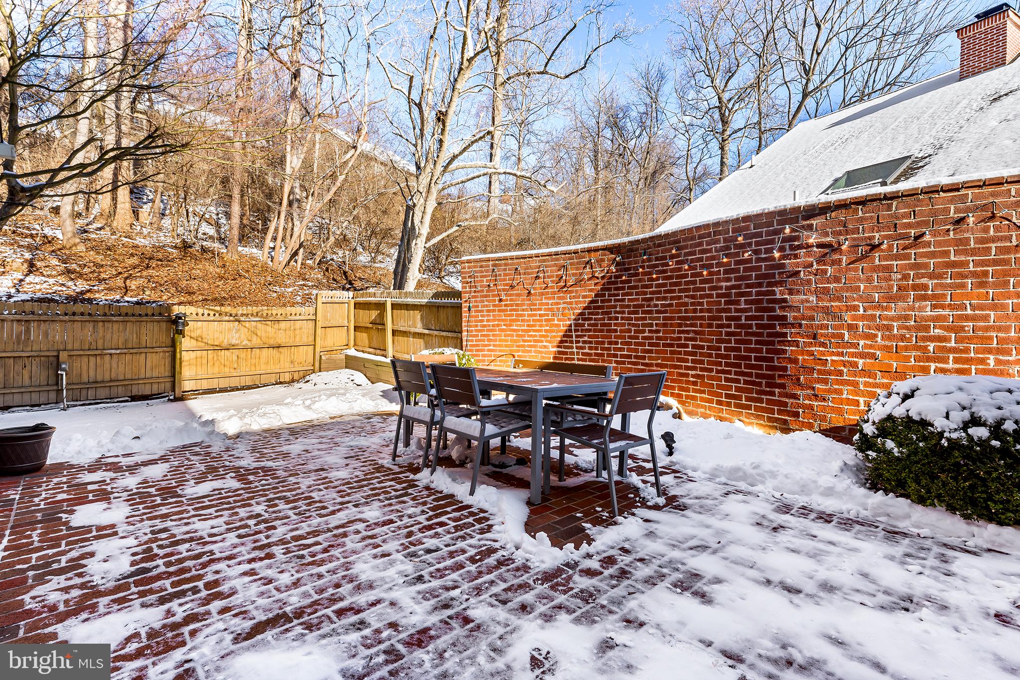 215 Cohasset Ln