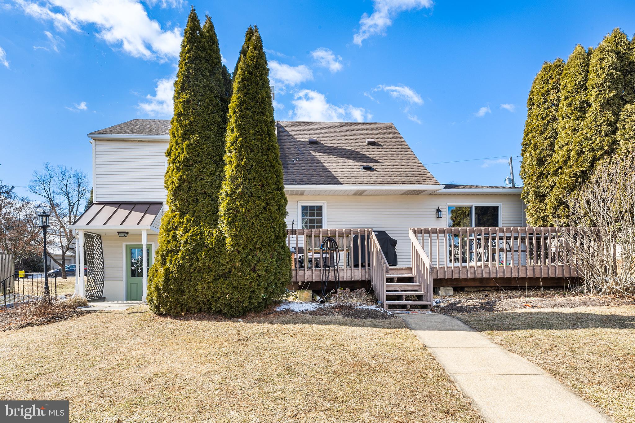 19 Lloyd Ave