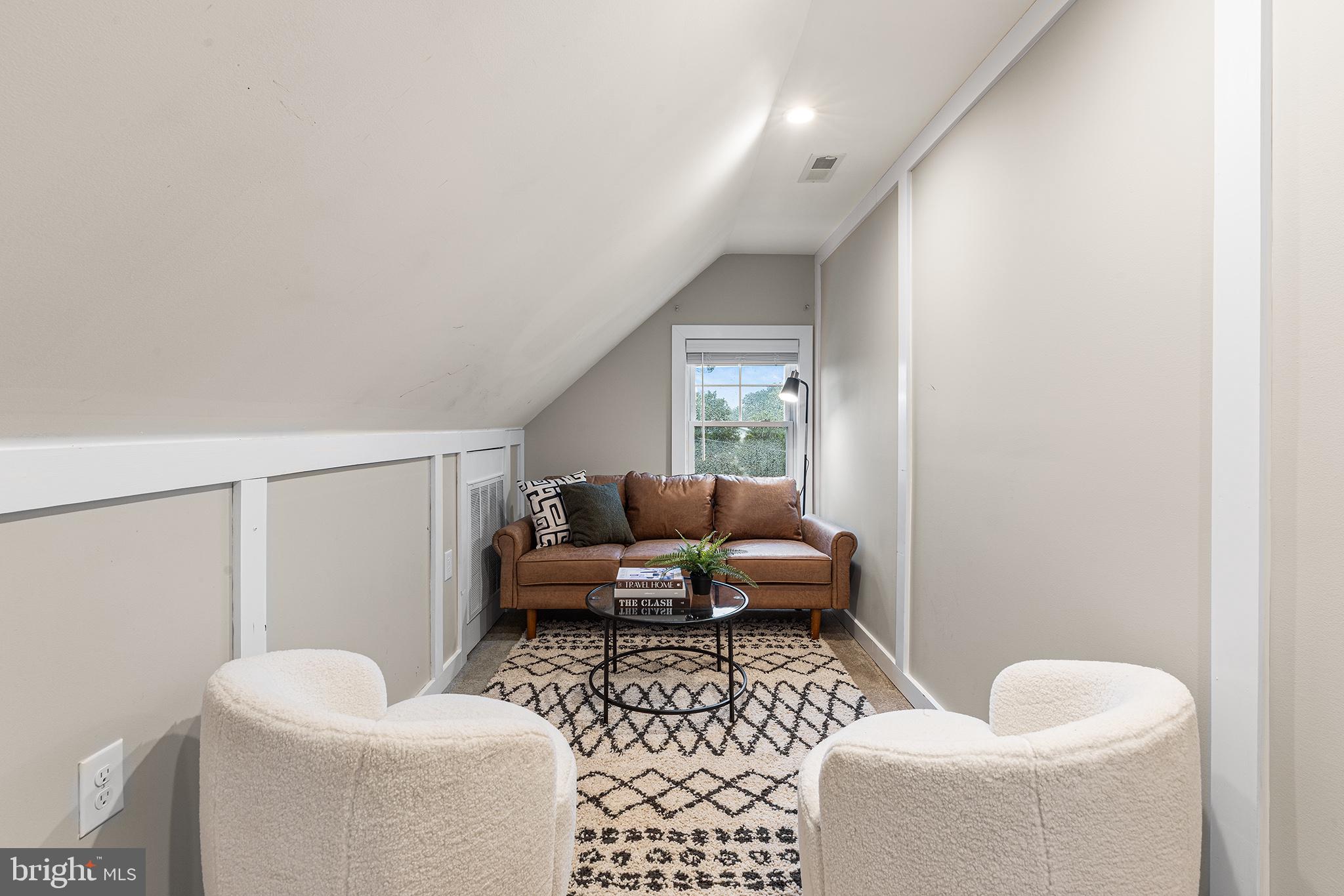 262 Poplar Ave