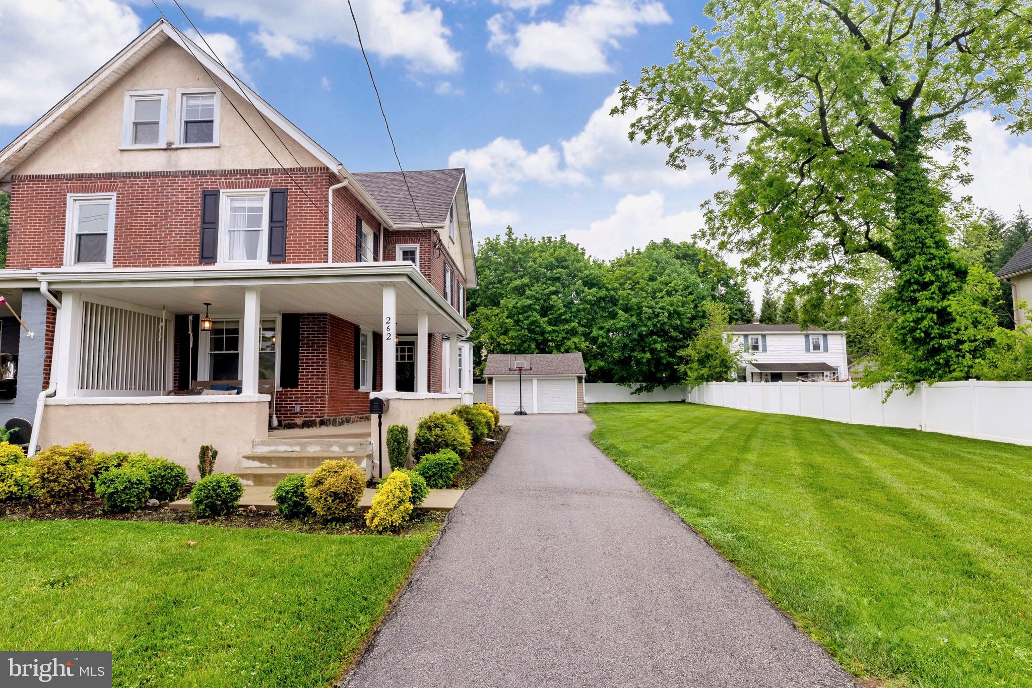 262 Poplar Ave