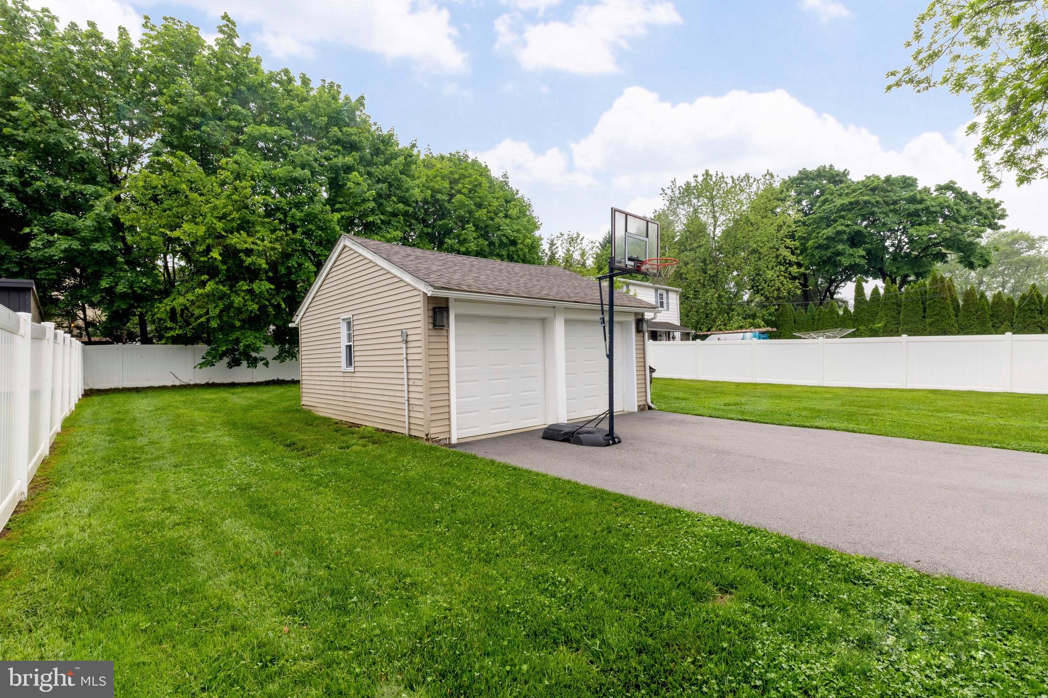 262 Poplar Ave