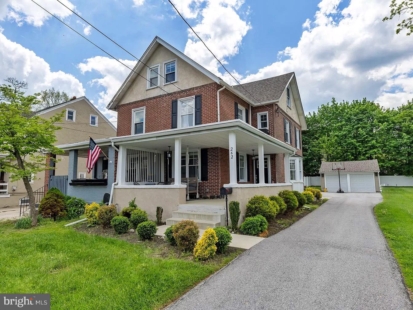 262 Poplar Ave