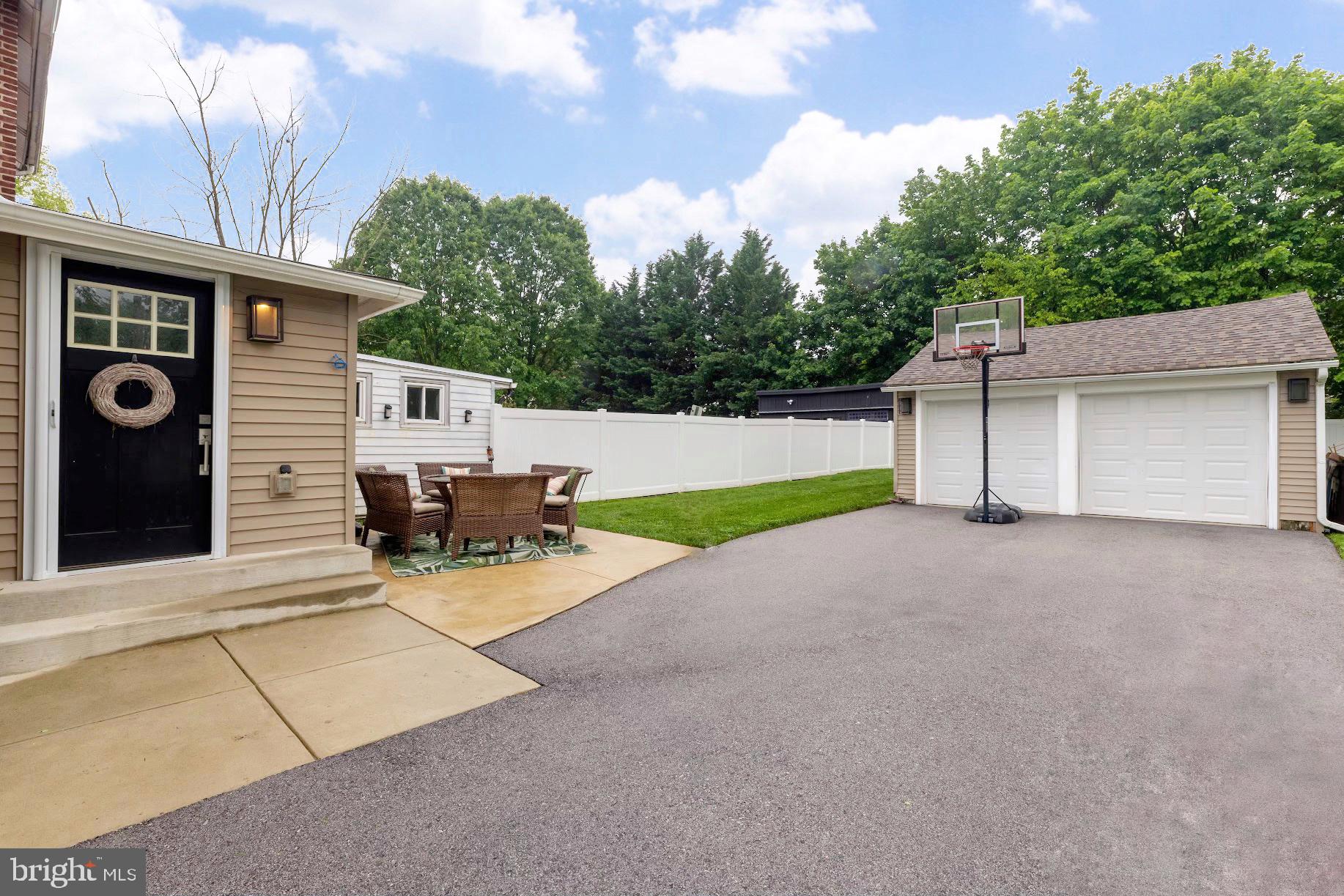 262 Poplar Ave