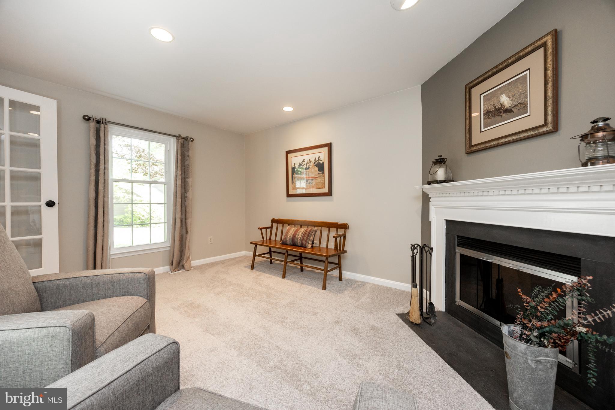 105 Hedgerow Ln