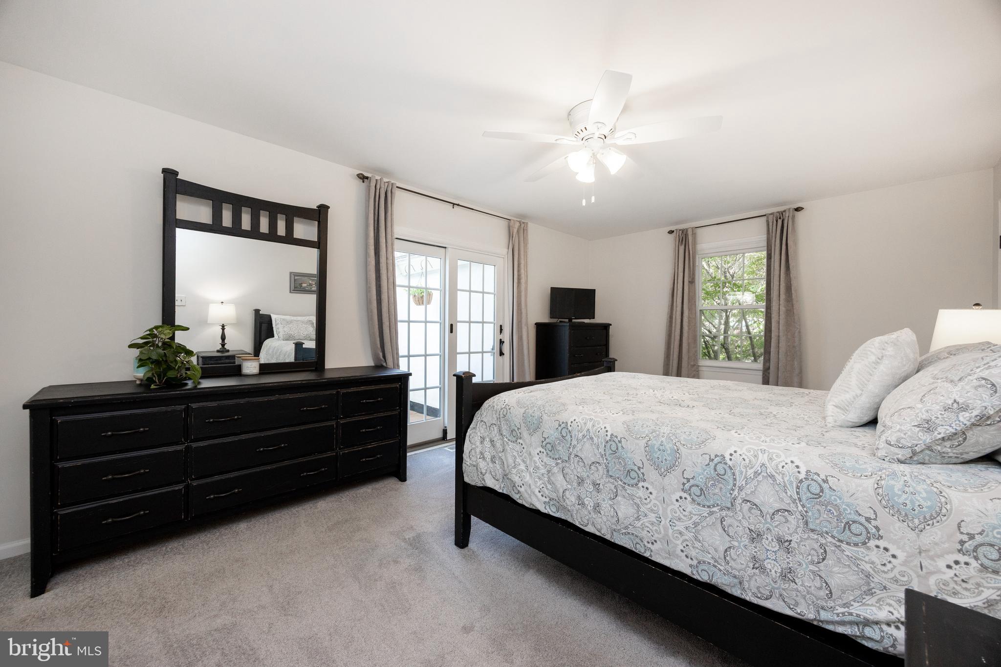 105 Hedgerow Ln