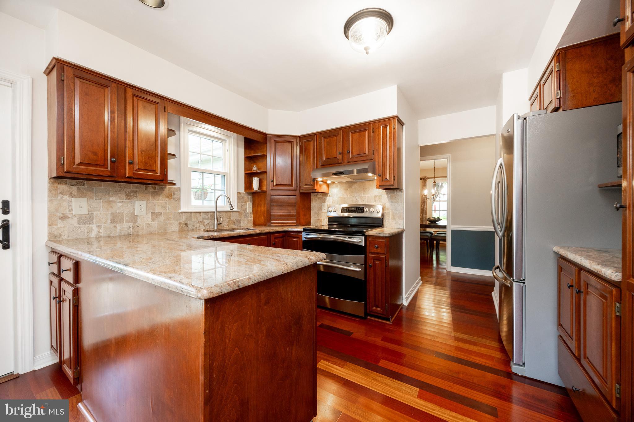 105 Hedgerow Ln