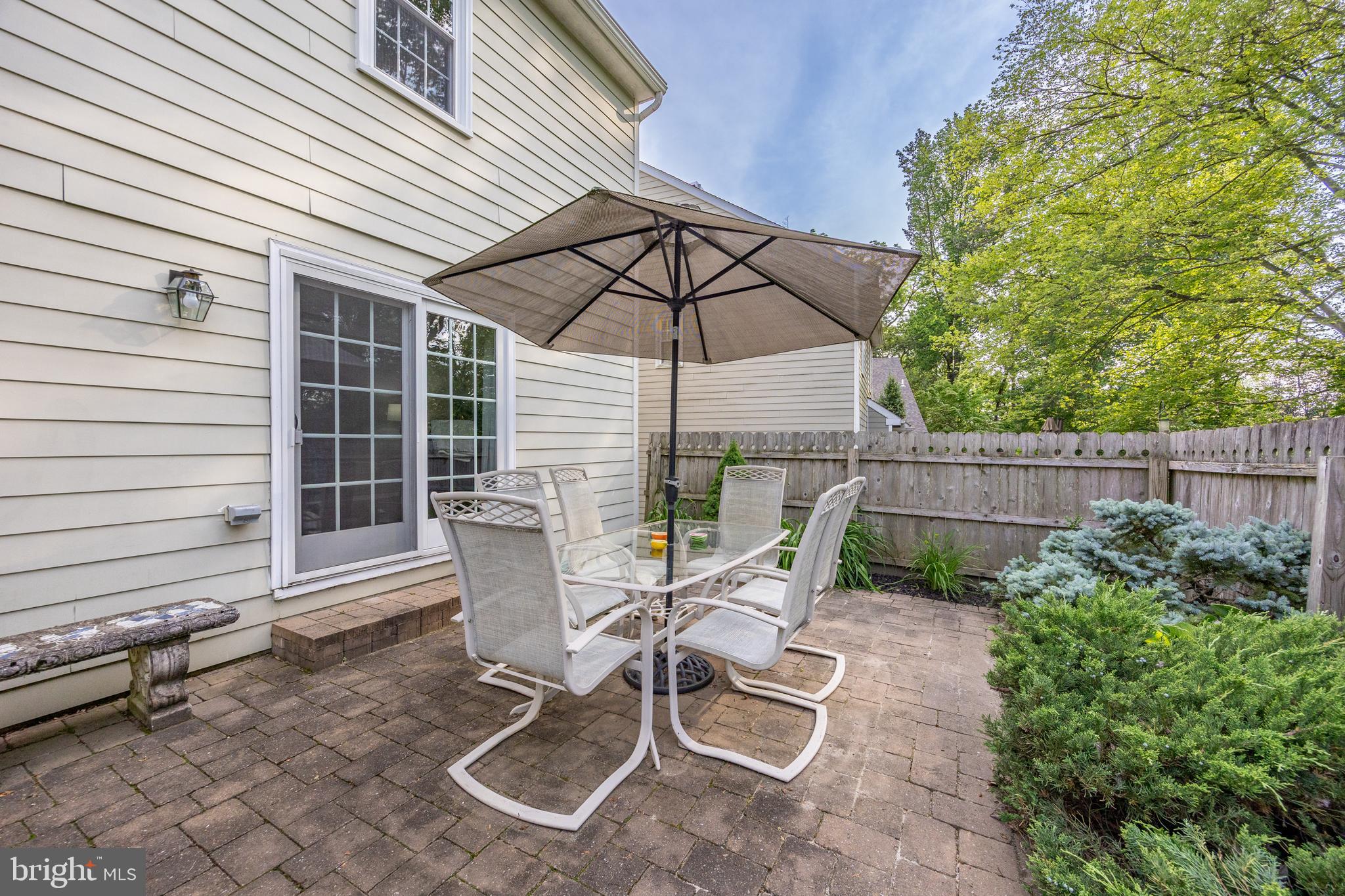 105 Hedgerow Ln