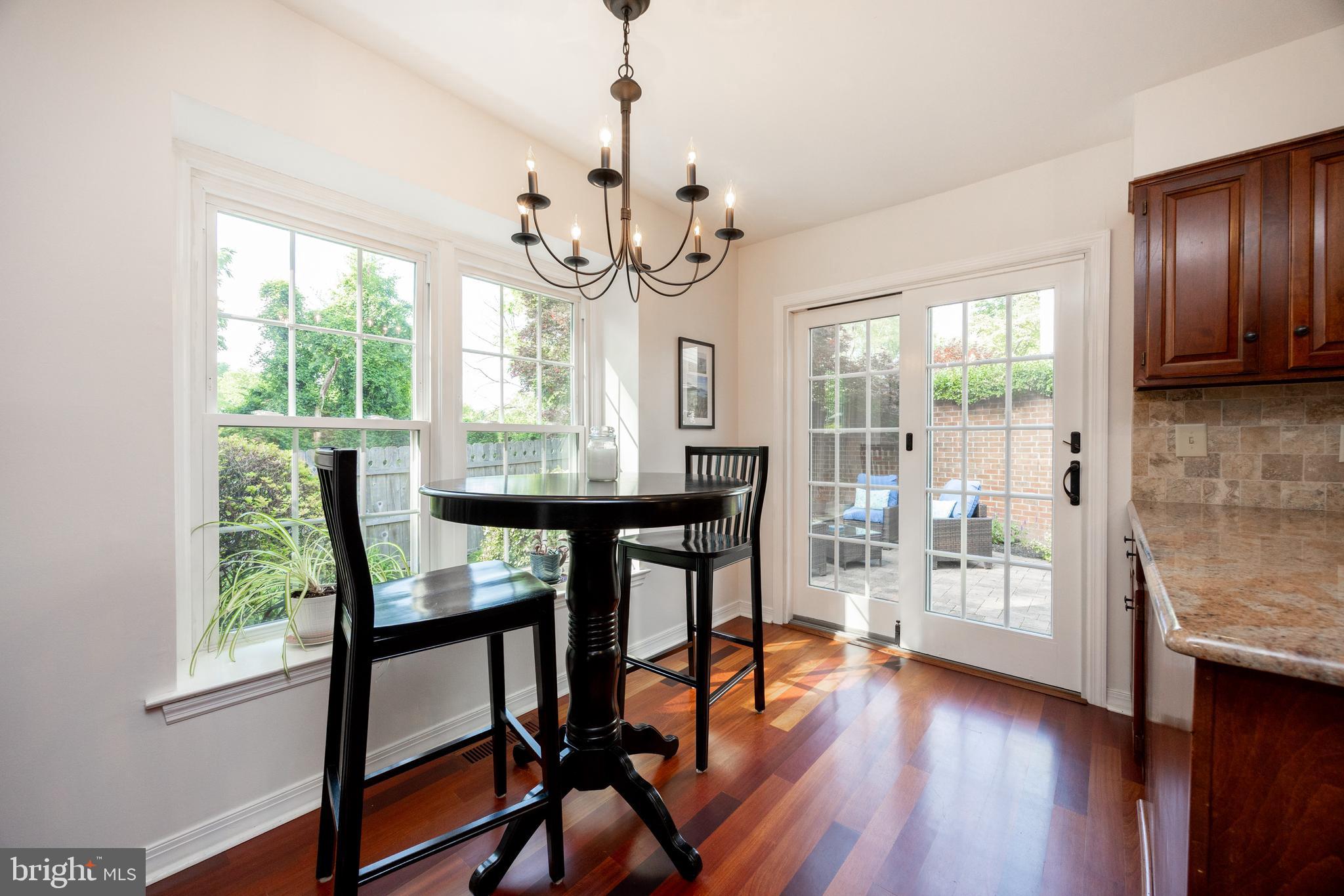 105 Hedgerow Ln
