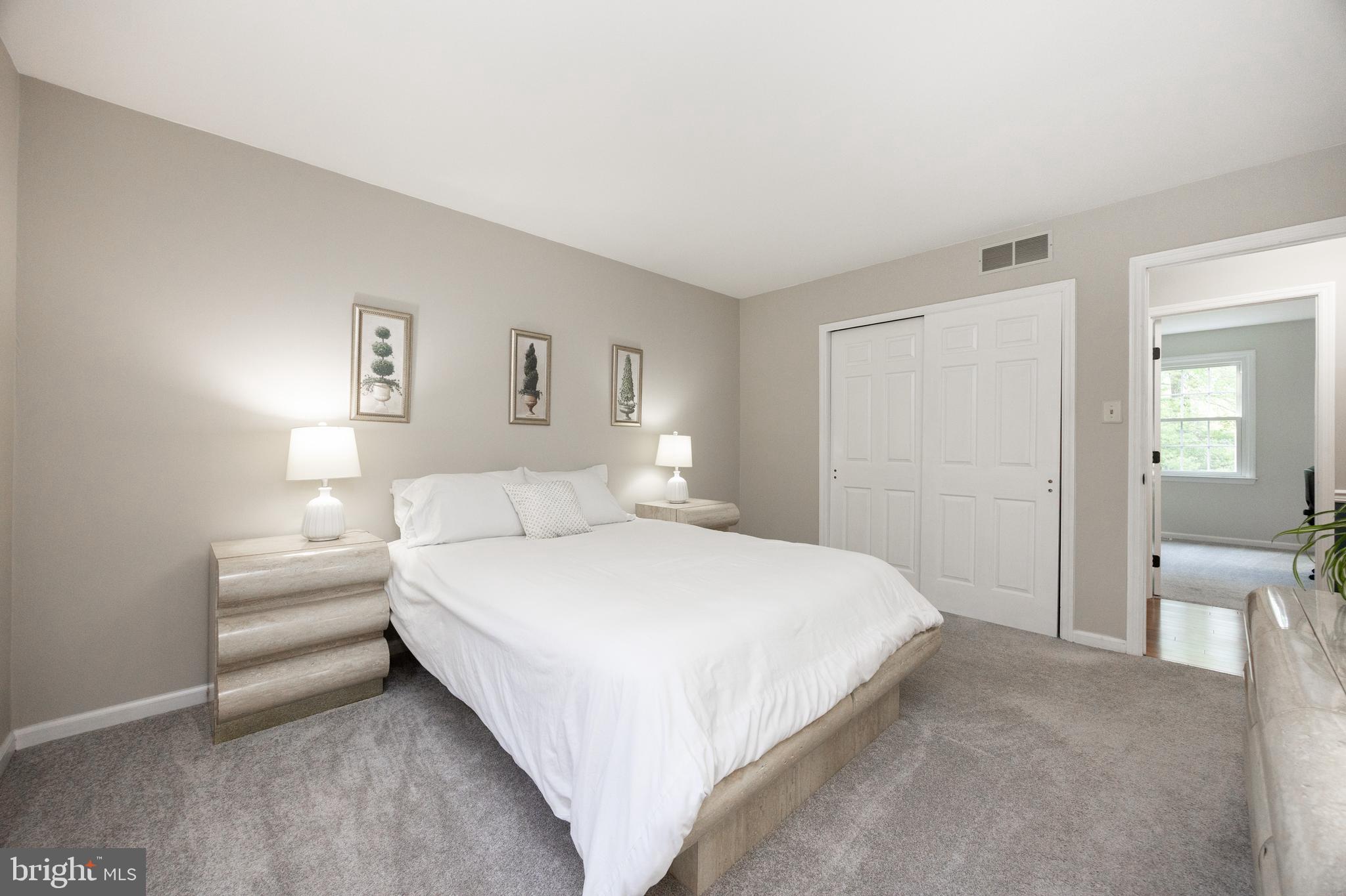 105 Hedgerow Ln