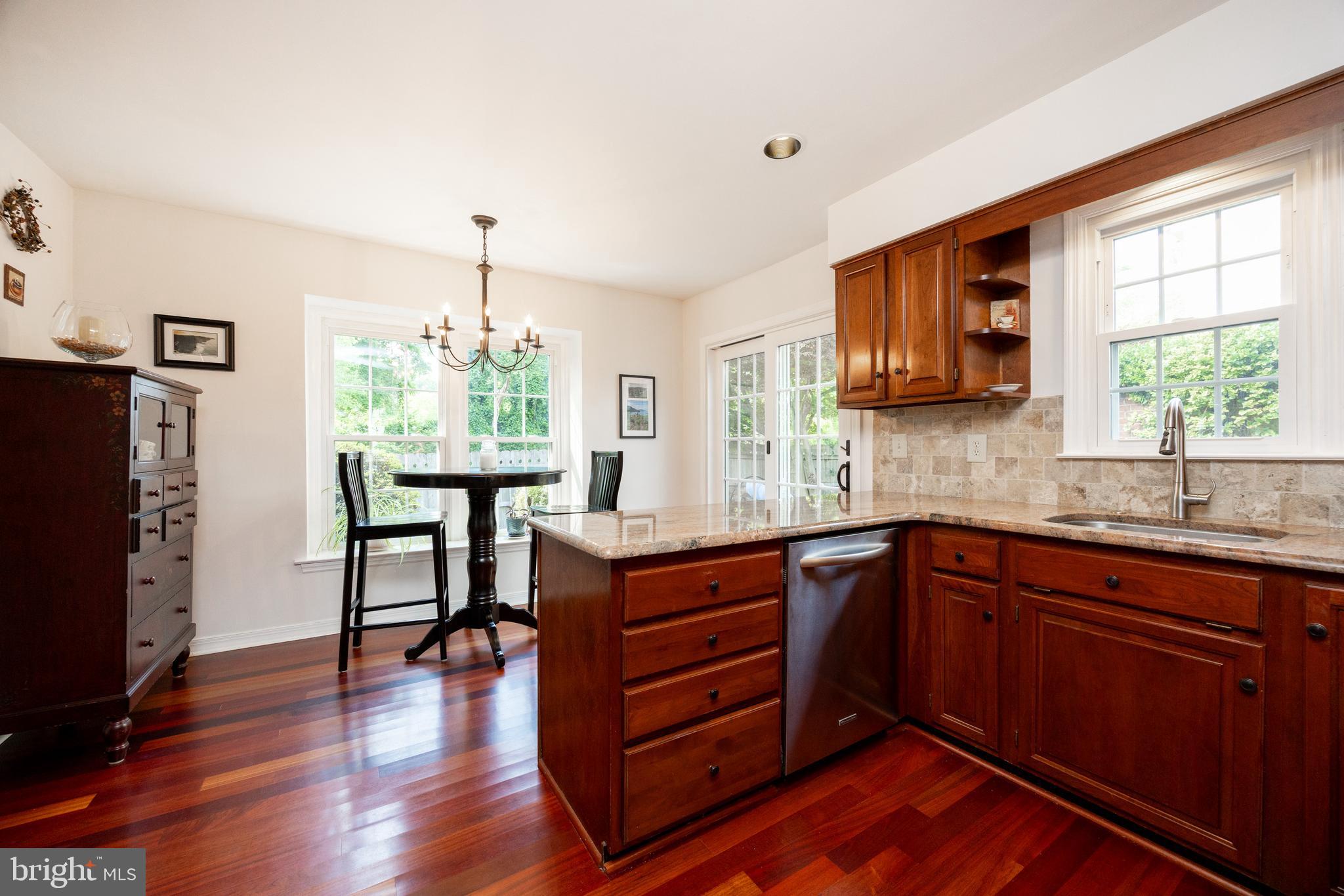 105 Hedgerow Ln