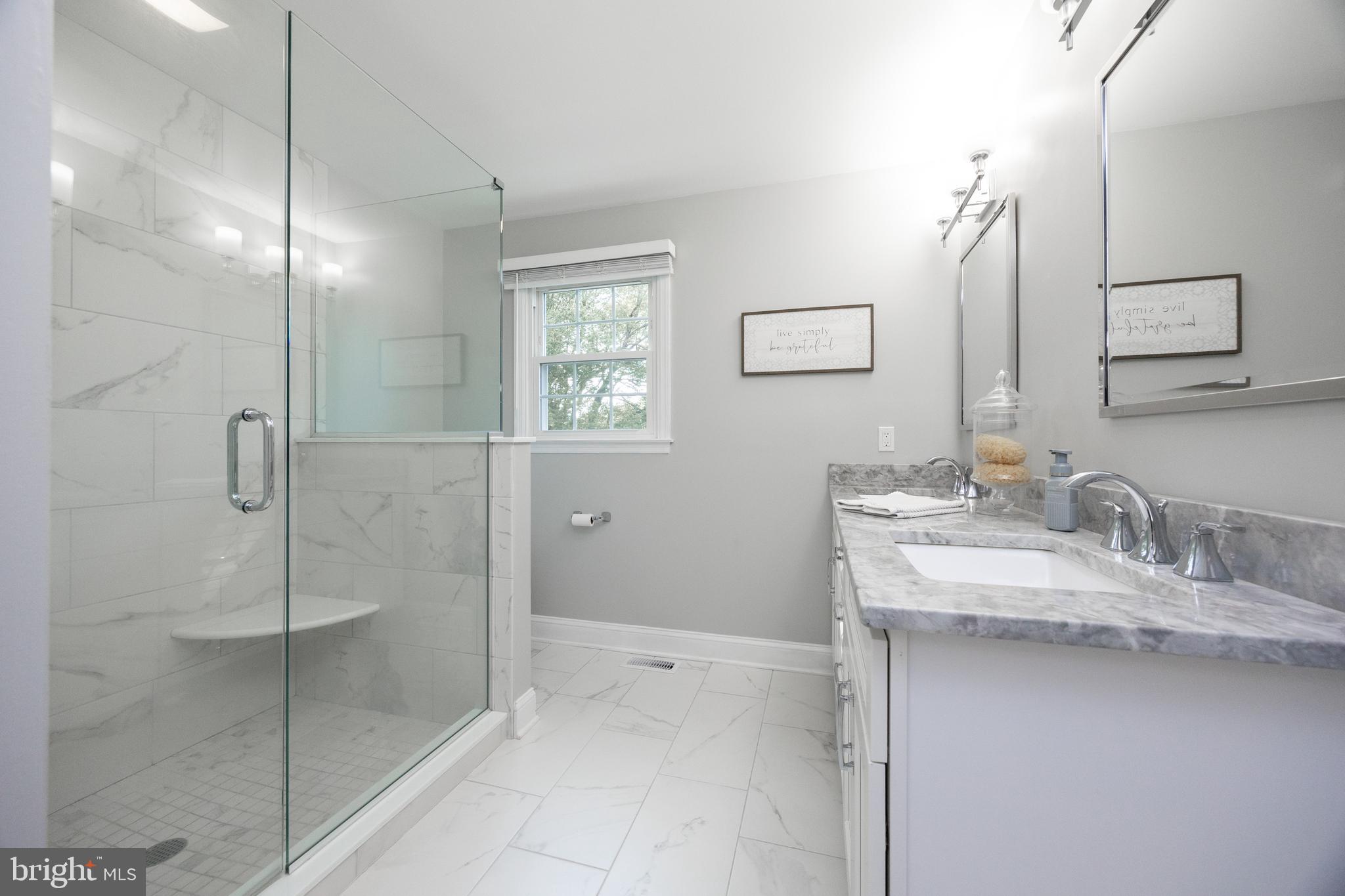 105 Hedgerow Ln