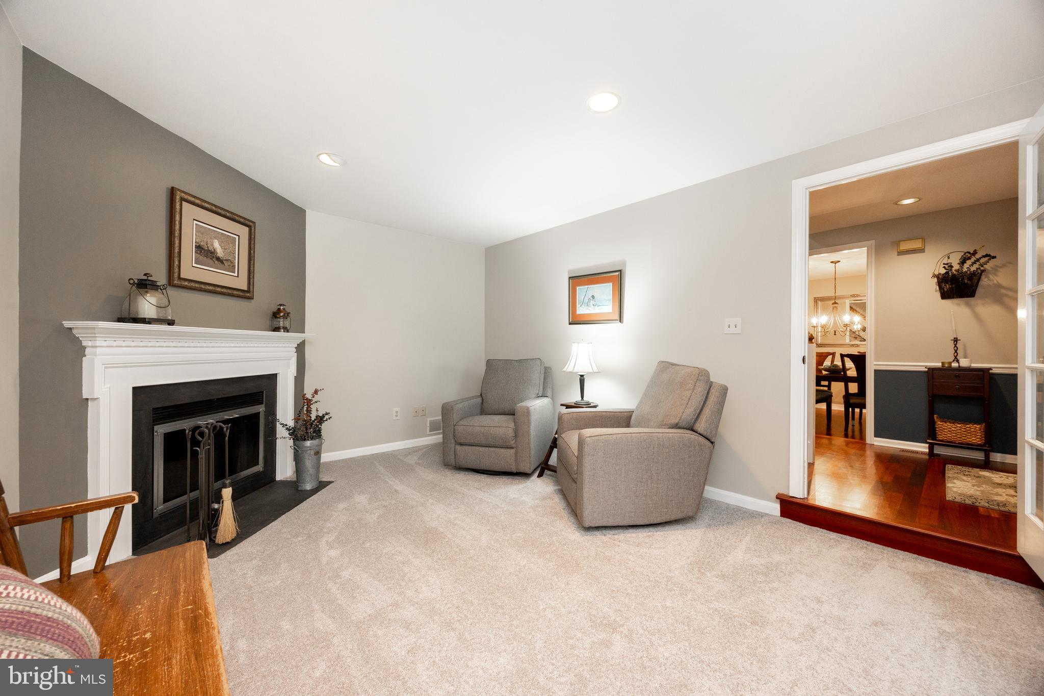 105 Hedgerow Ln