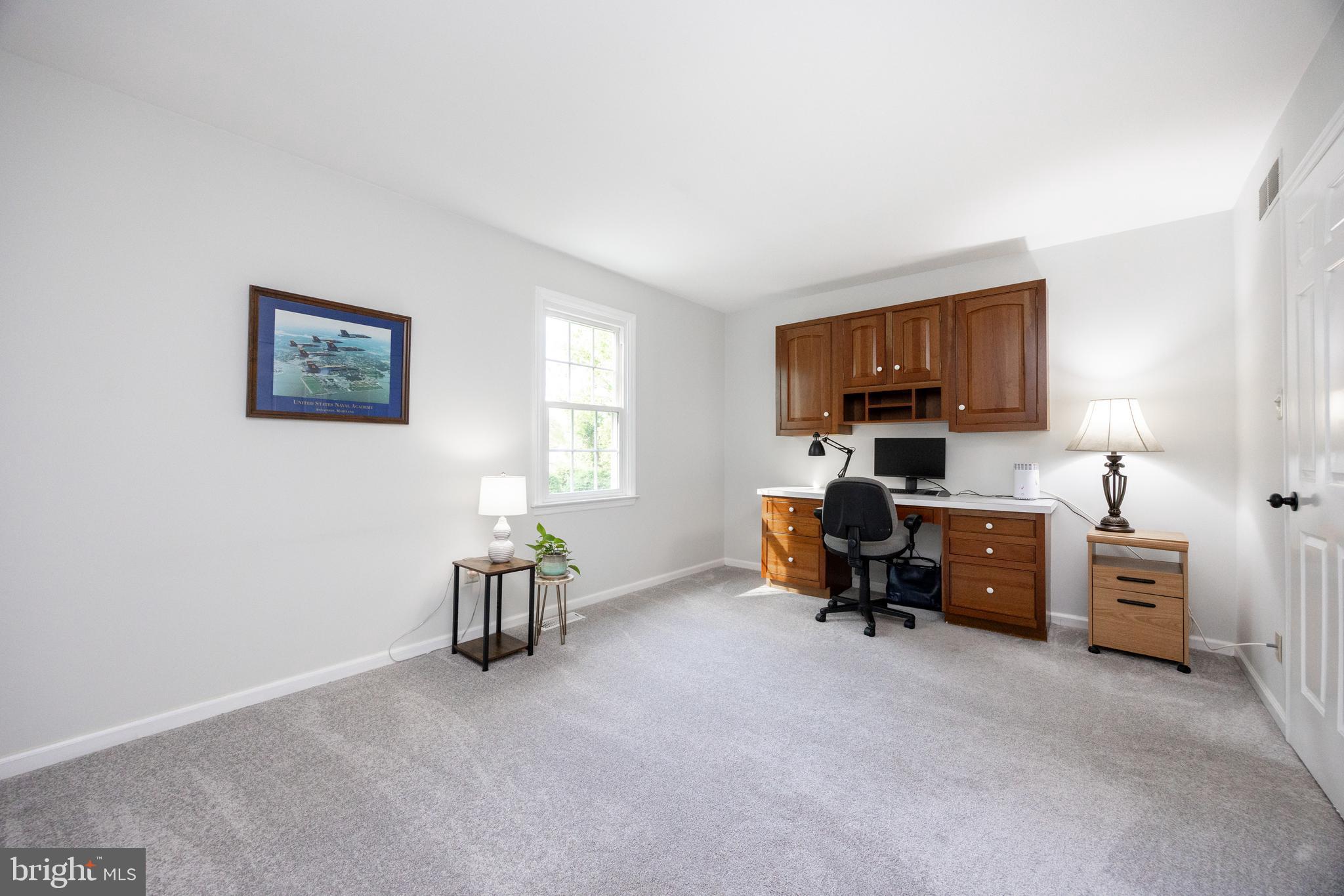 105 Hedgerow Ln