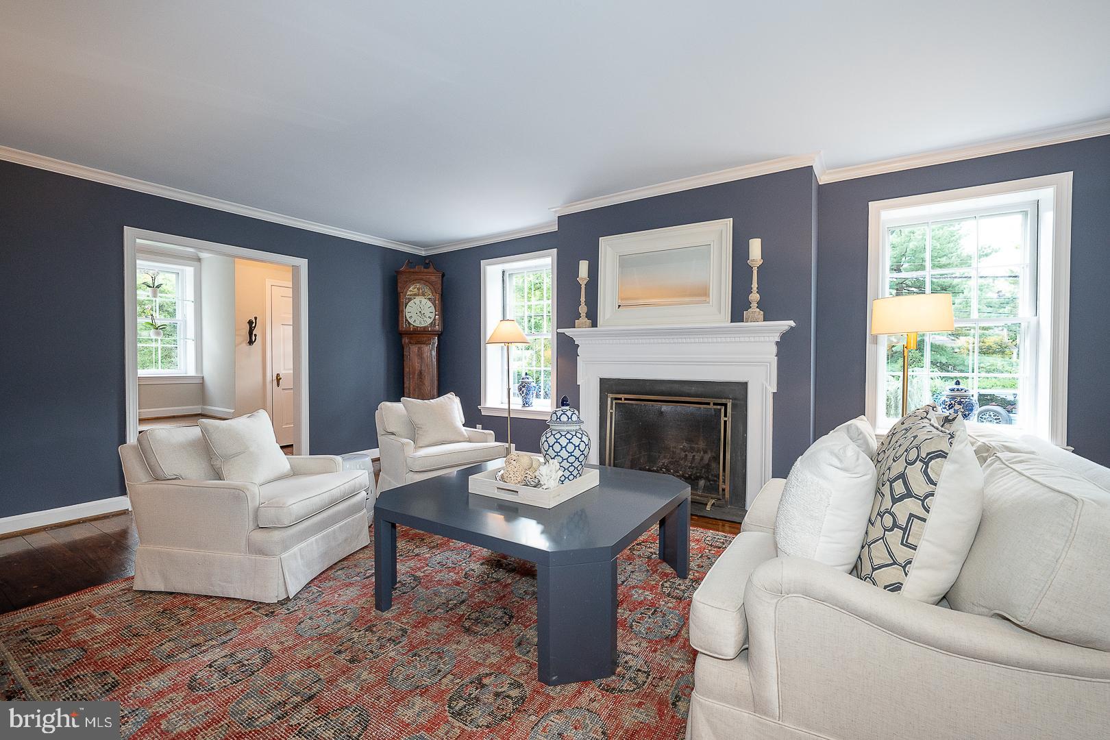 541 W BEECHTREE LANE