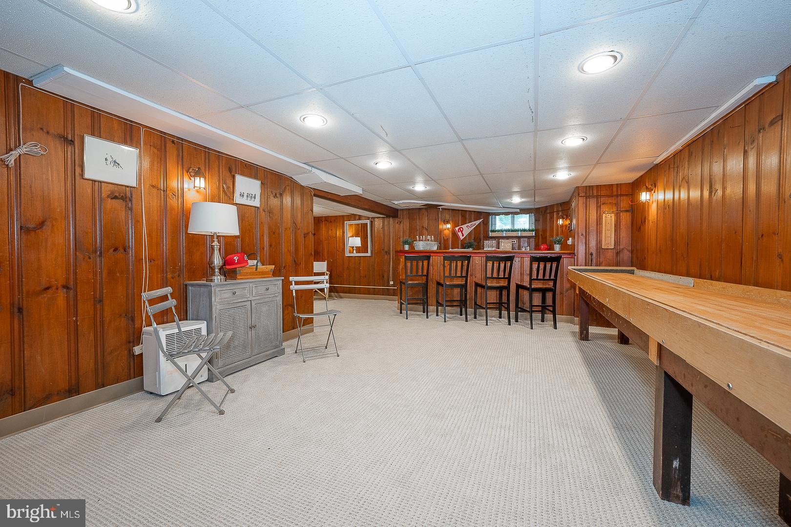 541 W BEECHTREE LANE