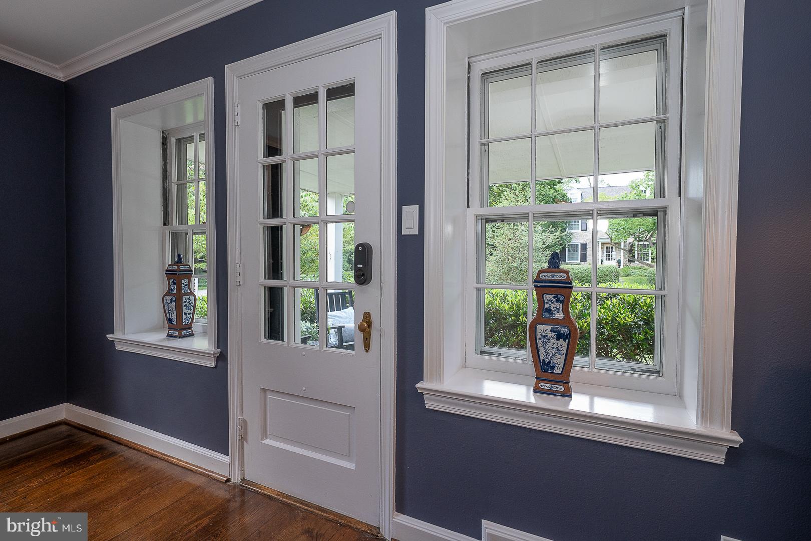 541 W BEECHTREE LANE