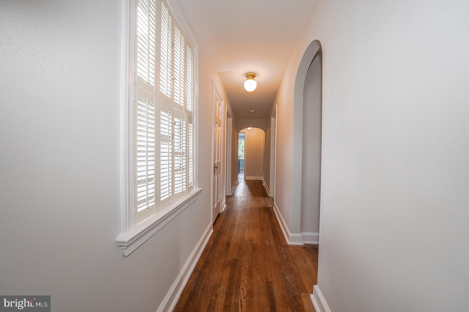 541 W BEECHTREE LANE