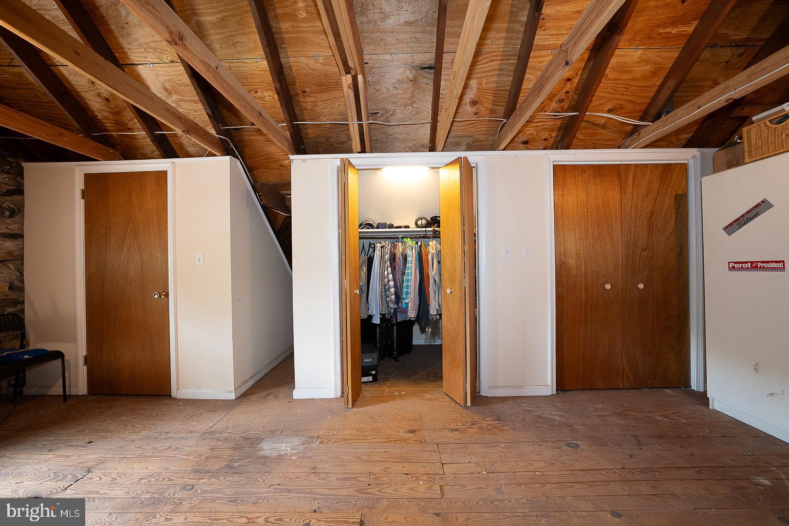 541 W BEECHTREE LANE