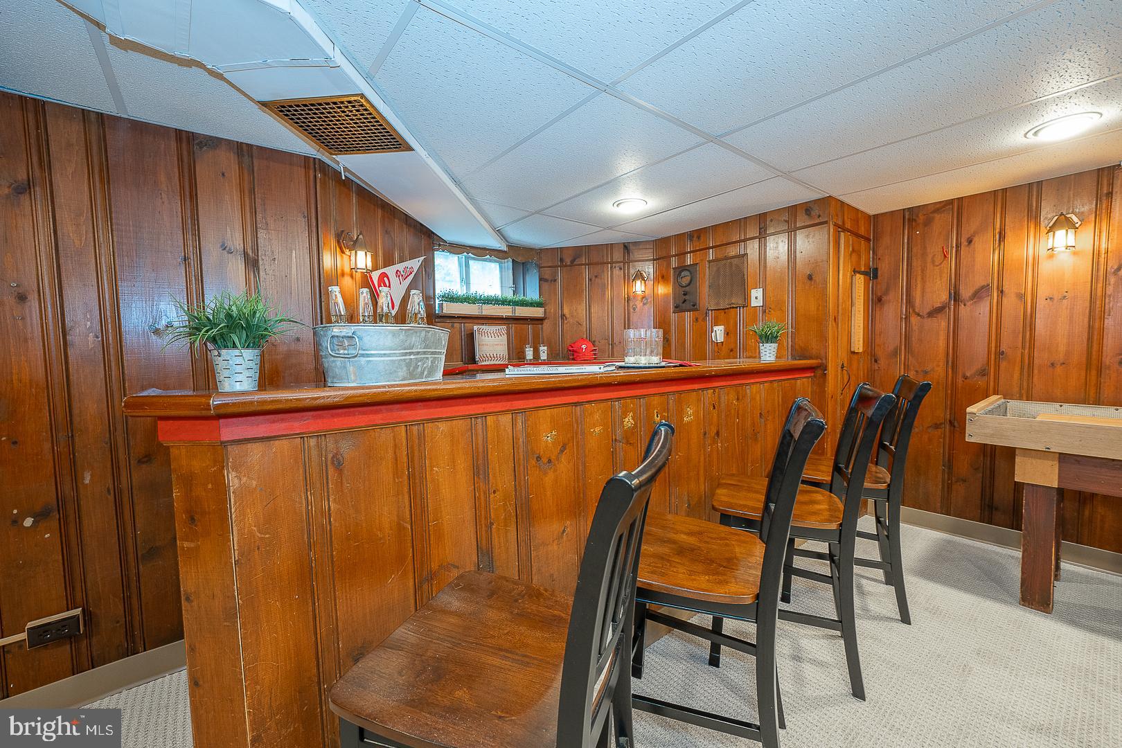 541 W BEECHTREE LANE