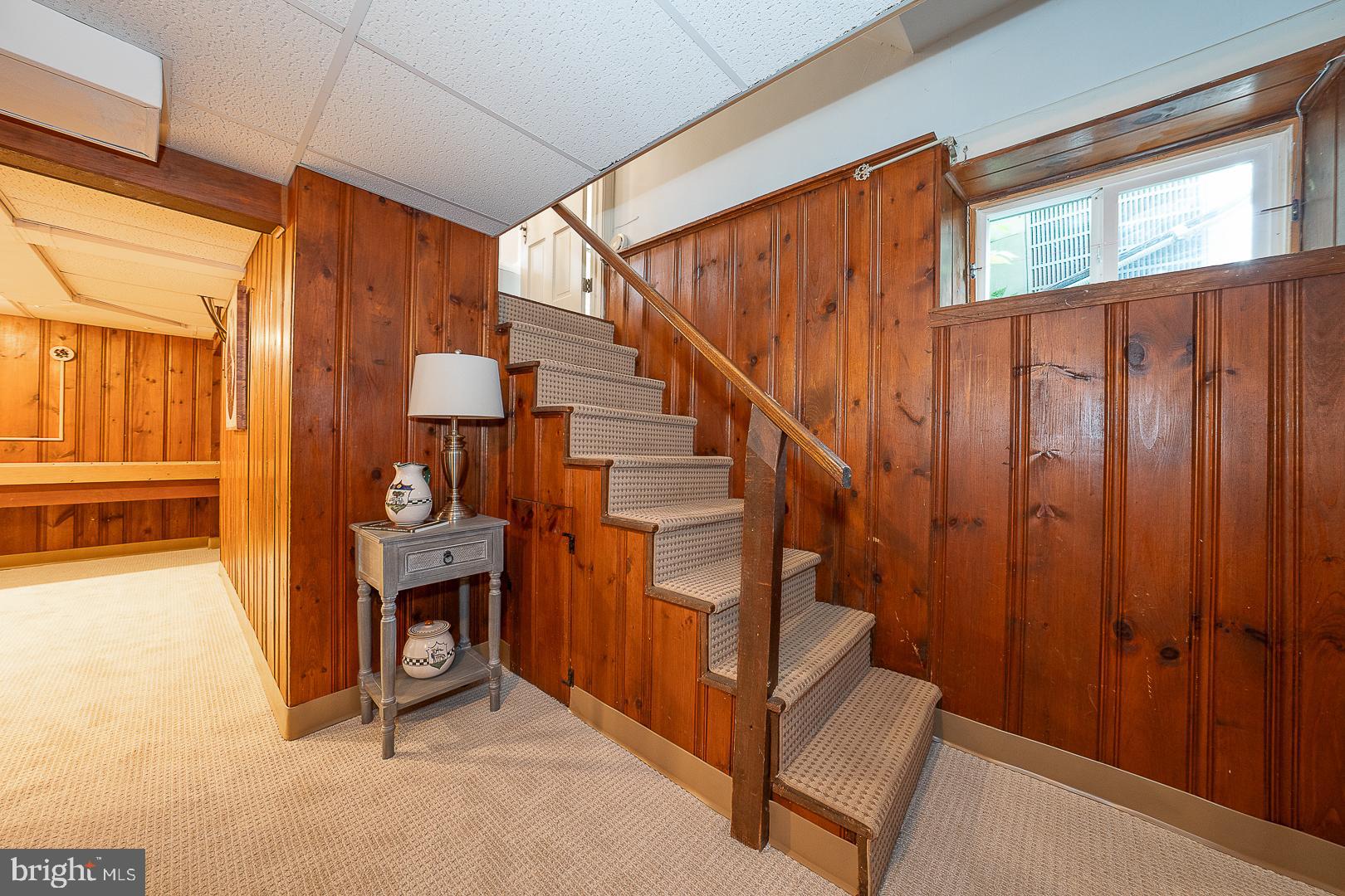 541 W BEECHTREE LANE