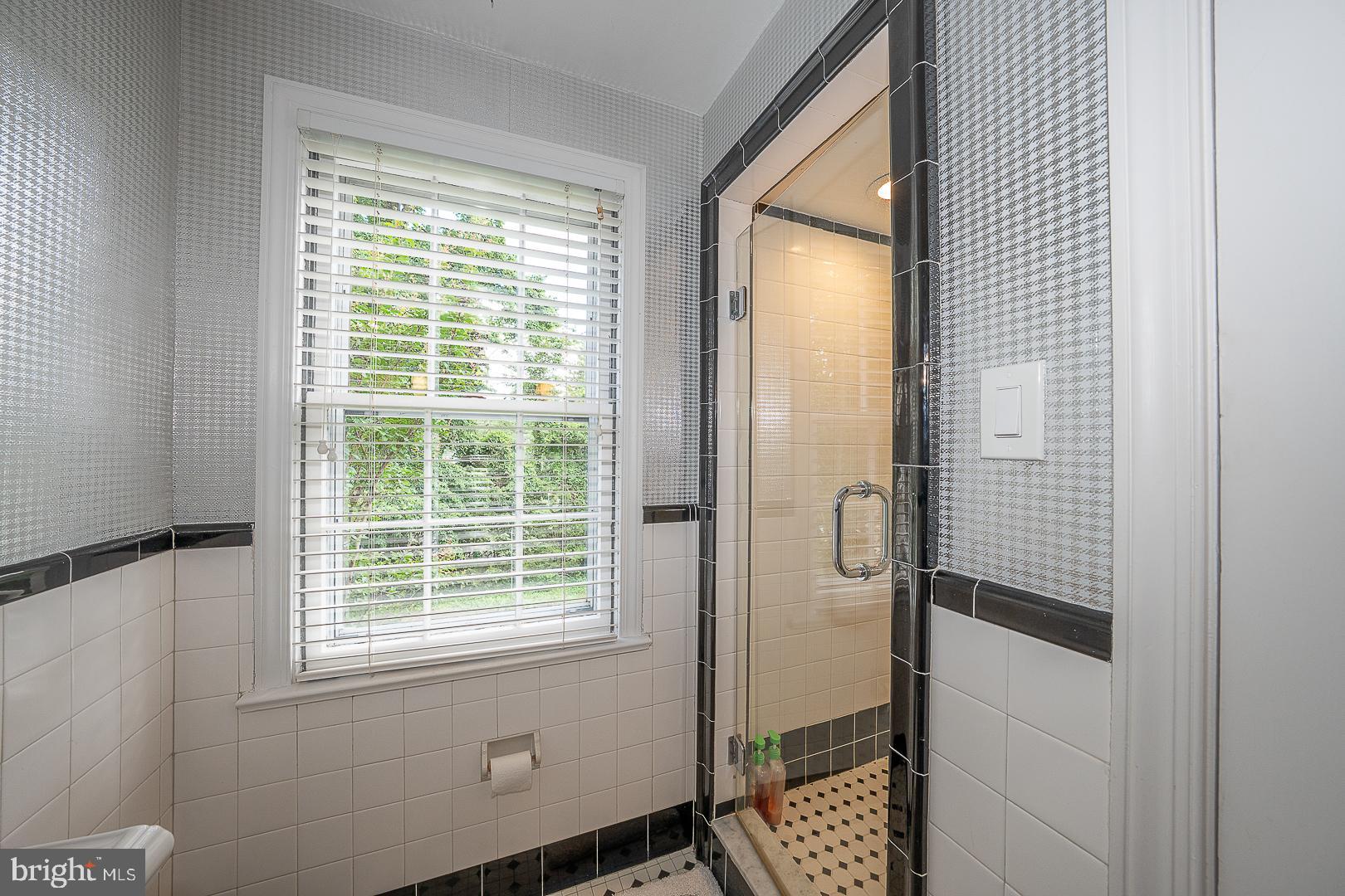 541 W BEECHTREE LANE